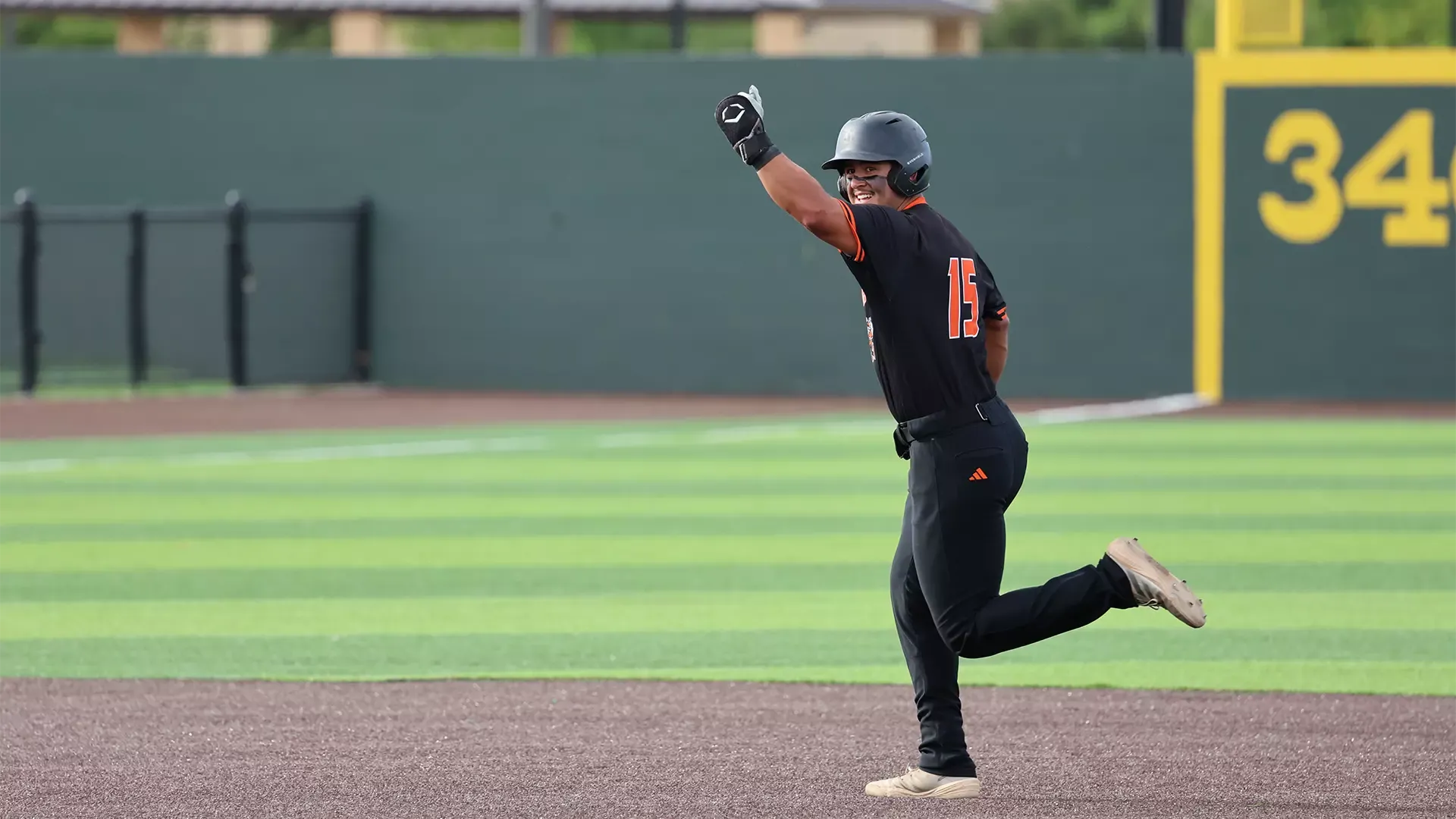 Carlos Chavez home run trot