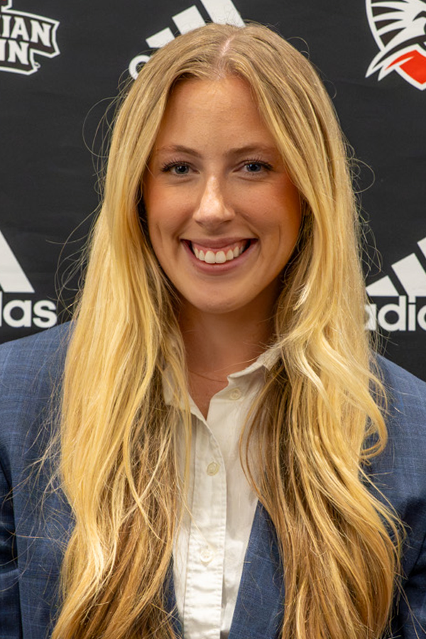Head shot of Ana Smith