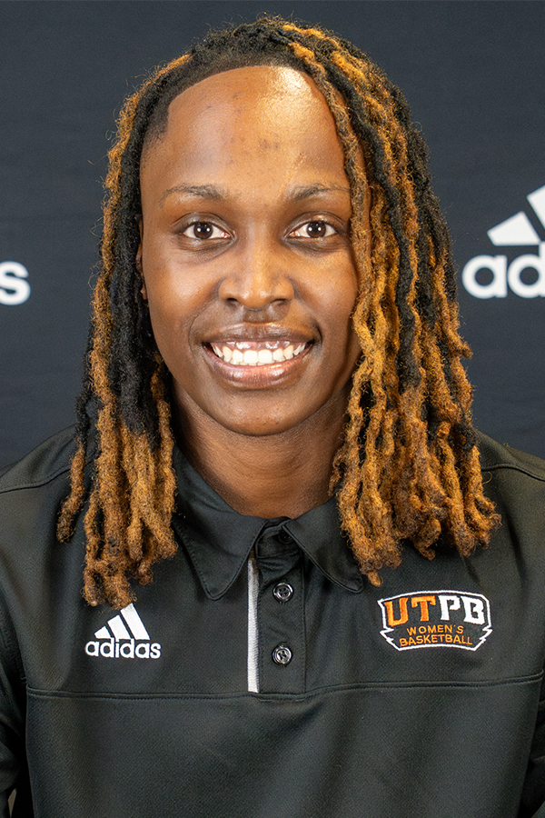 Head shot of Jasmyn Johnson