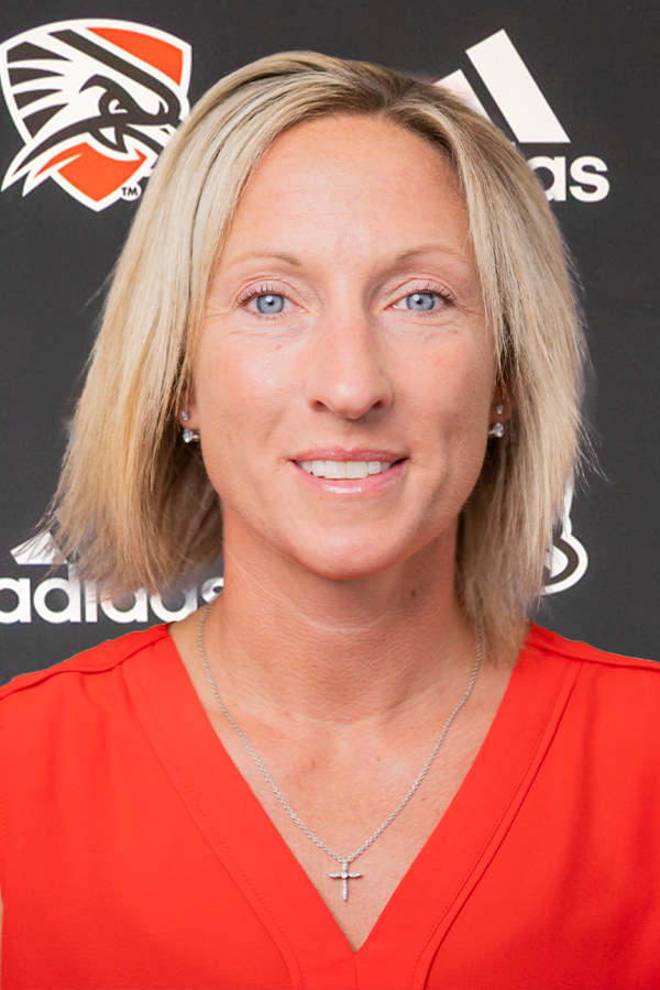 Head shot of Rae Boothe