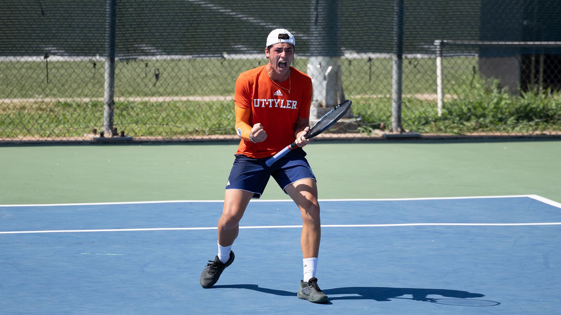 Malo Poulesquen fist pumps after a key point at the ITA South Central Regional Tournament.