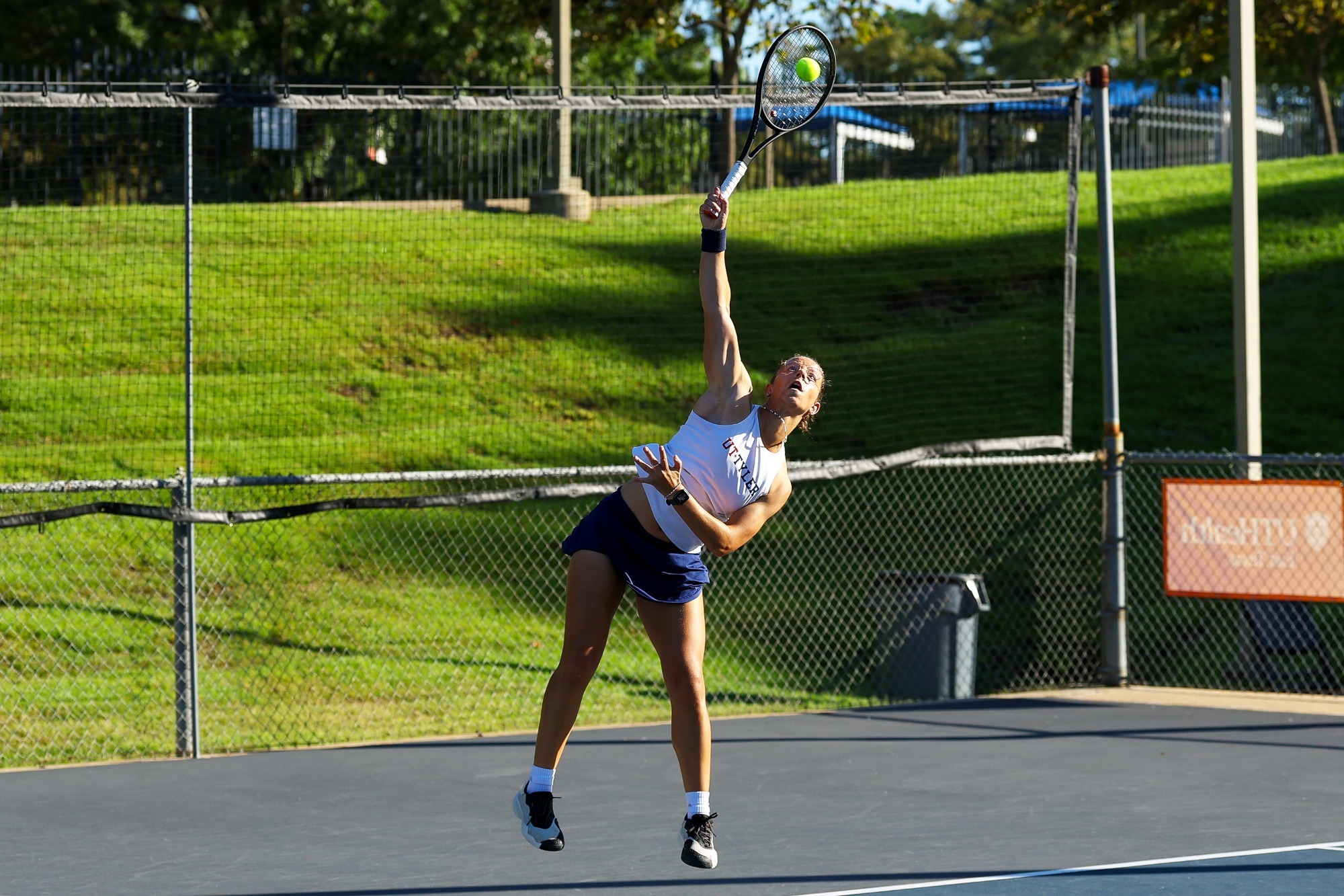 Yona Bancarel serves in the semifinals of the ITA South Central Region tournament