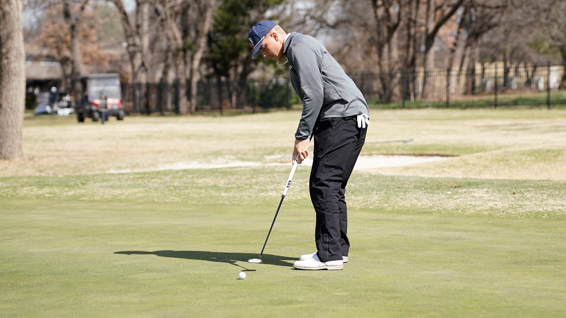 Corbin Murray rolls a putt at the Oak Tree Invitational.