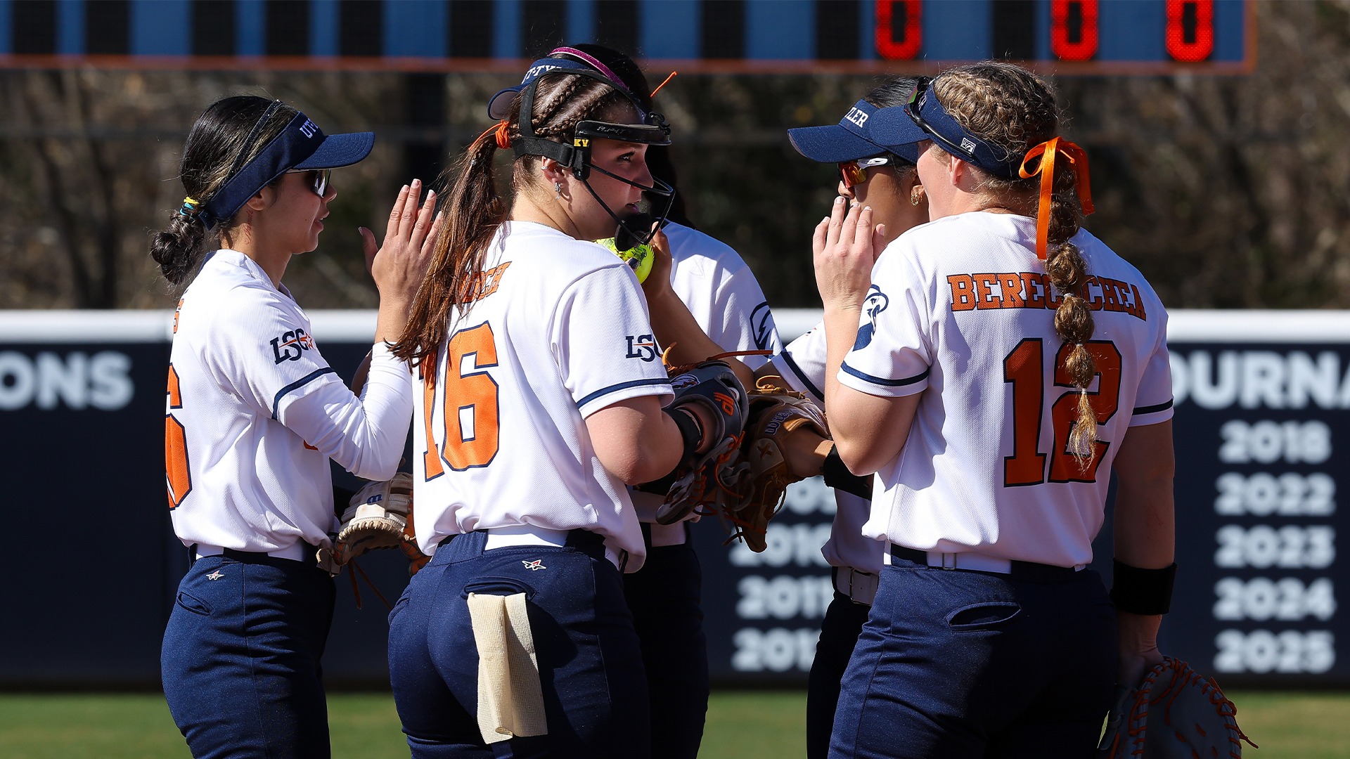 UT Tyler Softball huddles in the circle