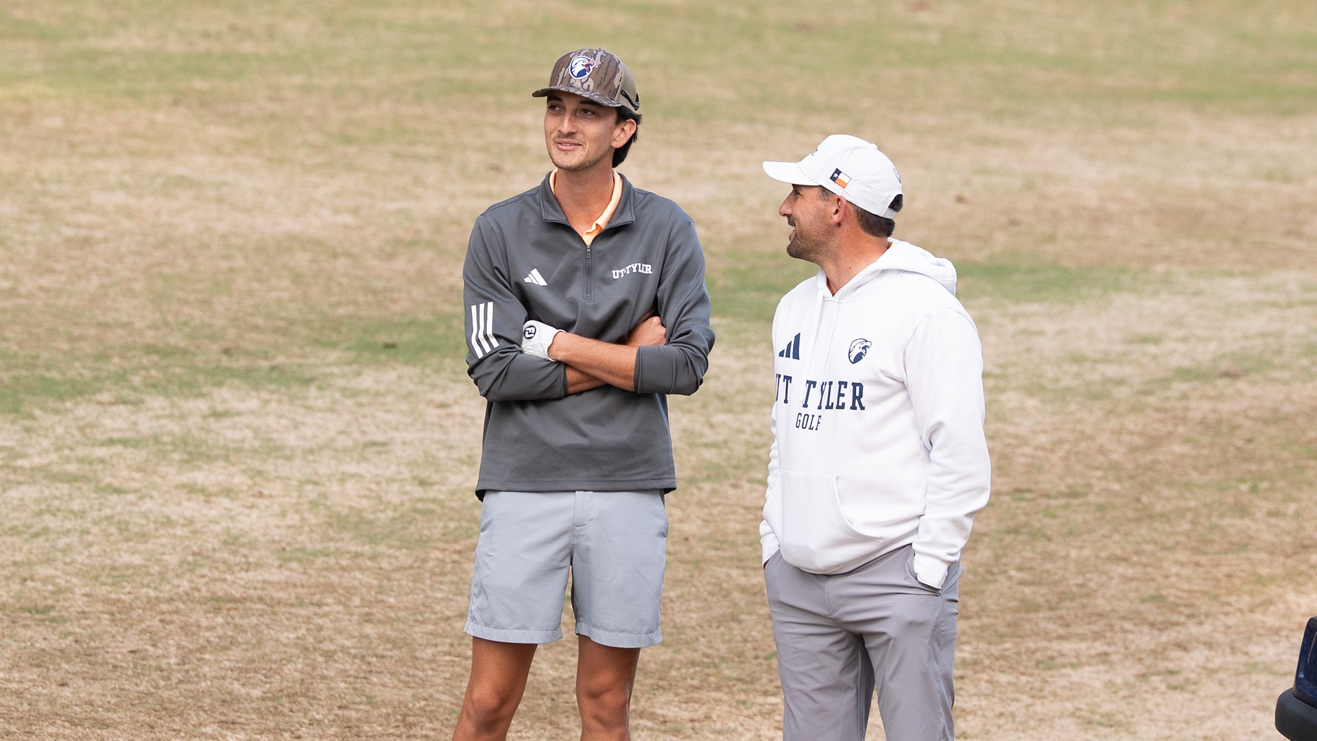 Jacob Holloway and Coach McMunn discuss a shot in the fairway.