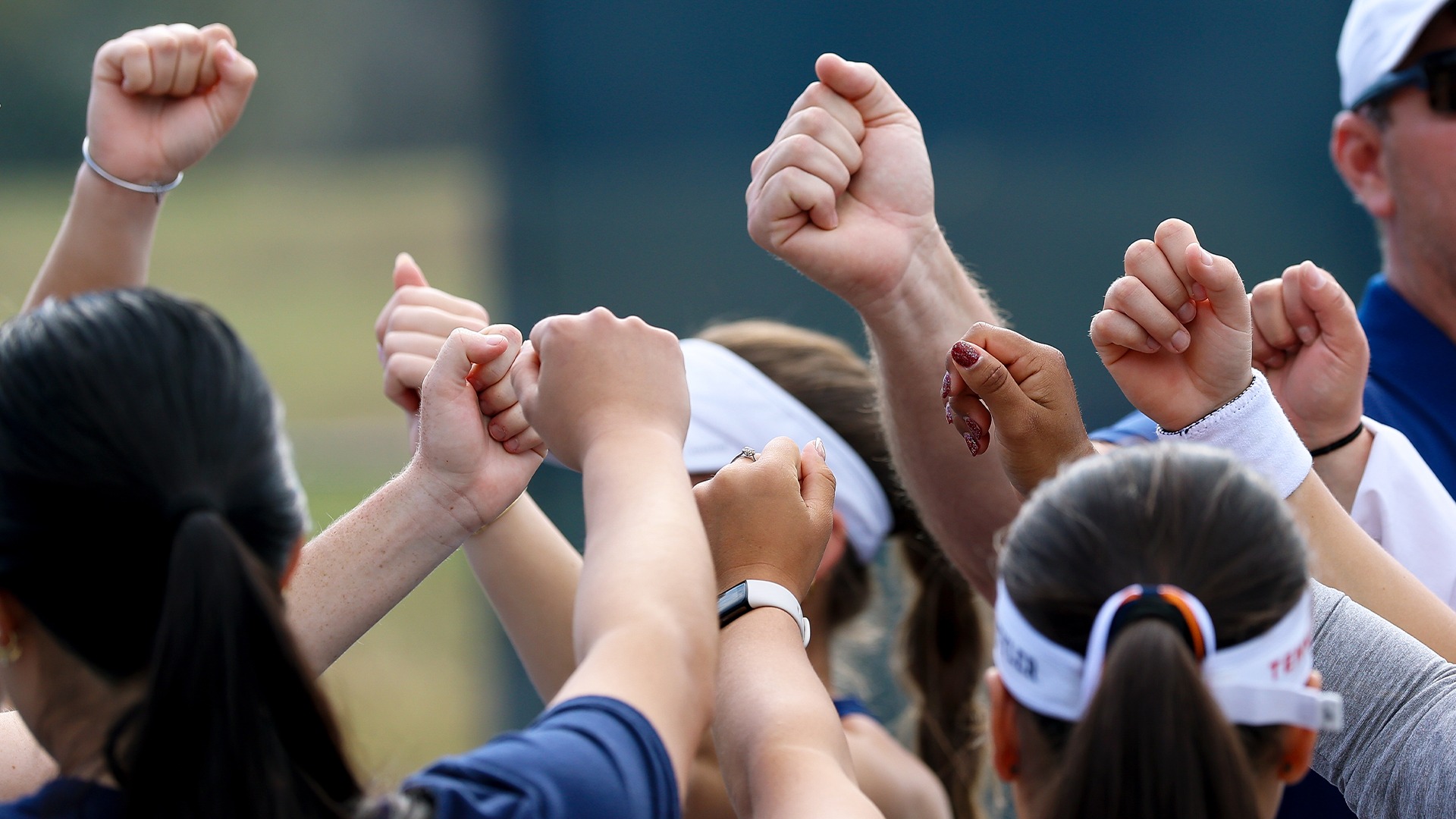 UT Tyler women's tennis breaks down a huddle prior to beginning play.