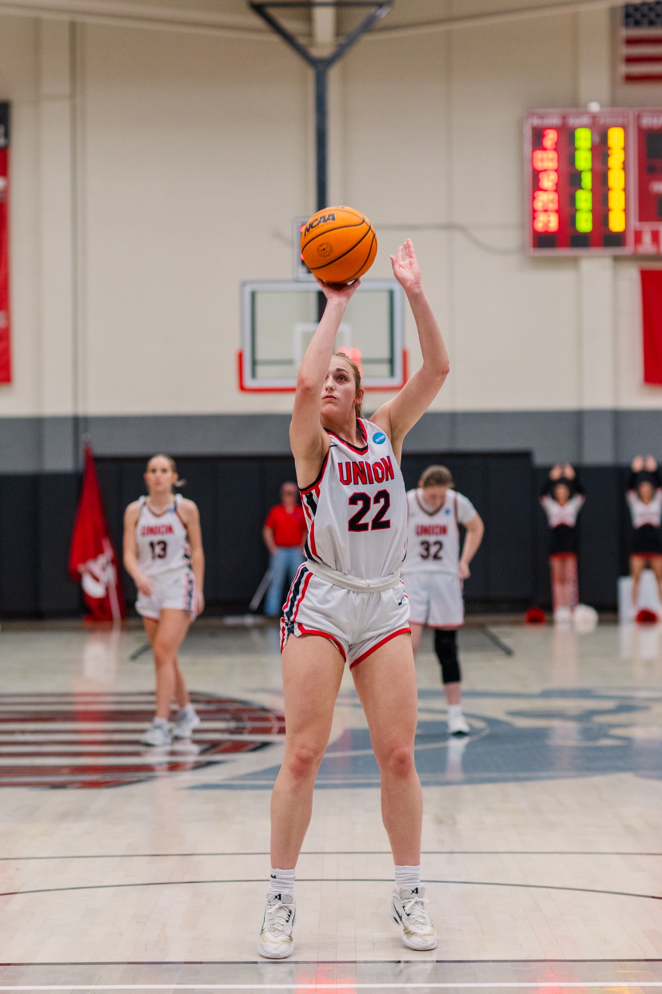 Lee at the line vs LEE