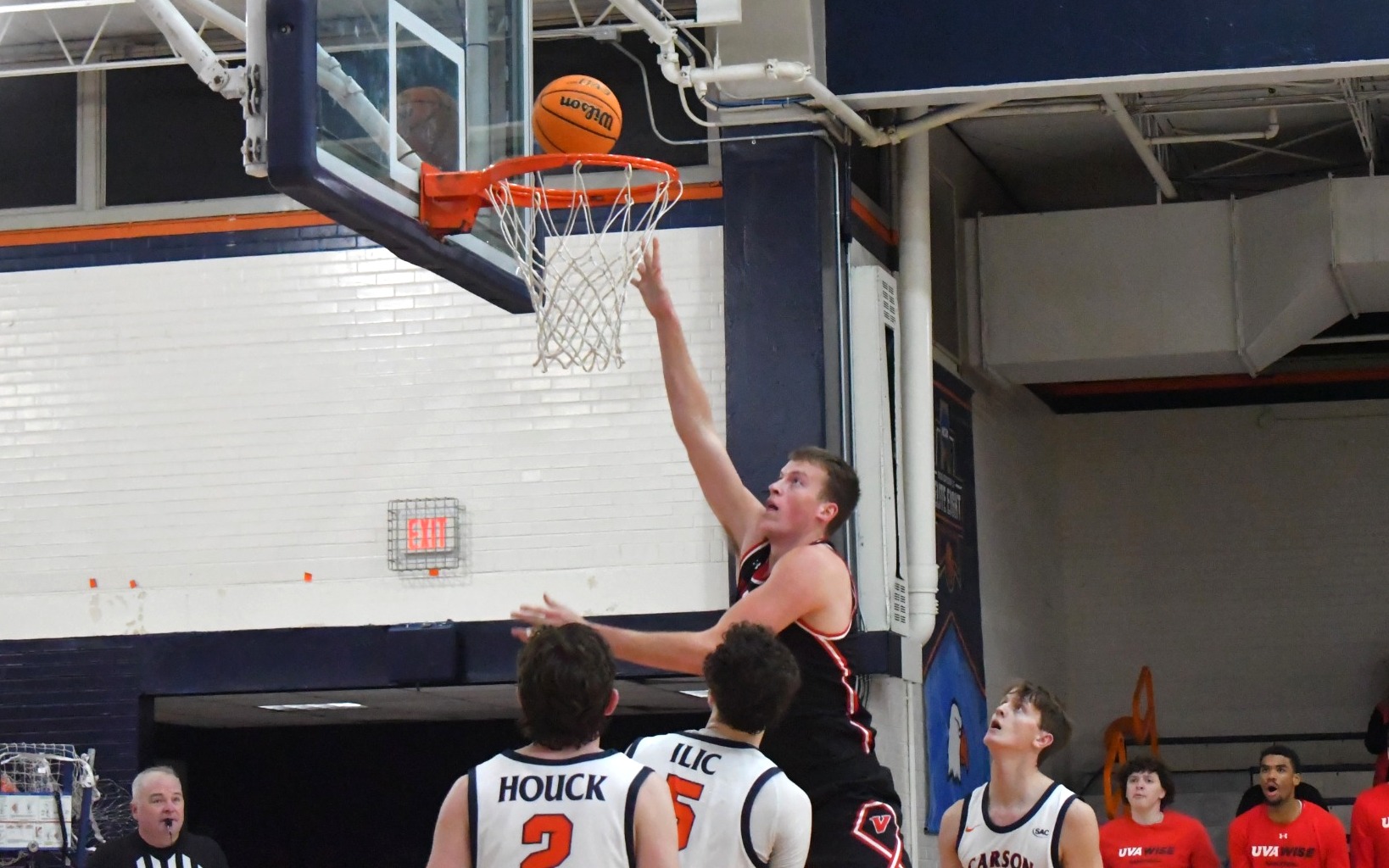 Evan Ramsey layup in late second half at C=N -- 2025-26