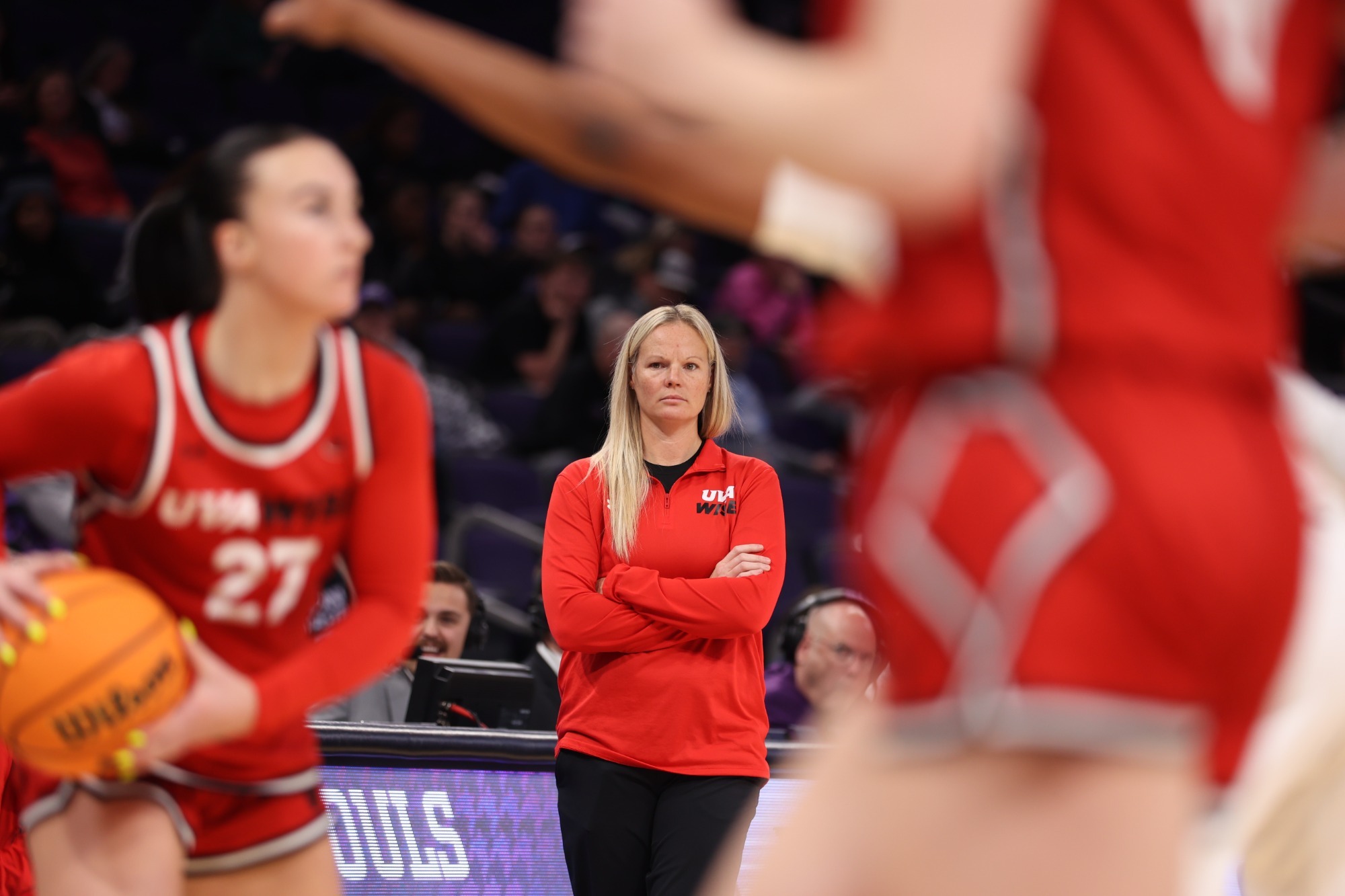 Cluesman watches the team play at High Point 2025-26