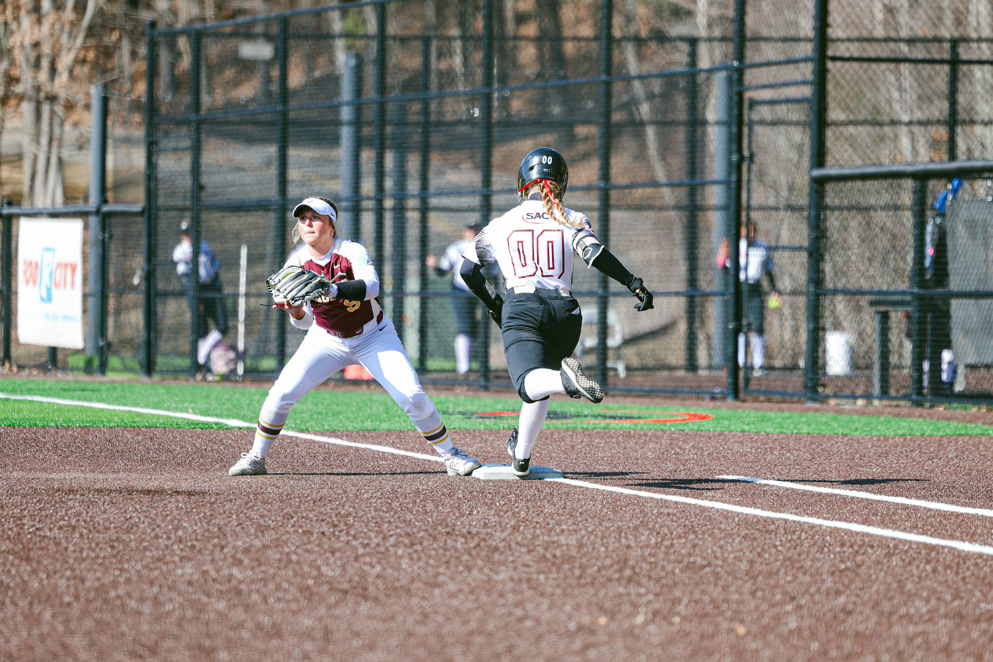 Taylor Noe reaches first safely against Charleston -- 2026
