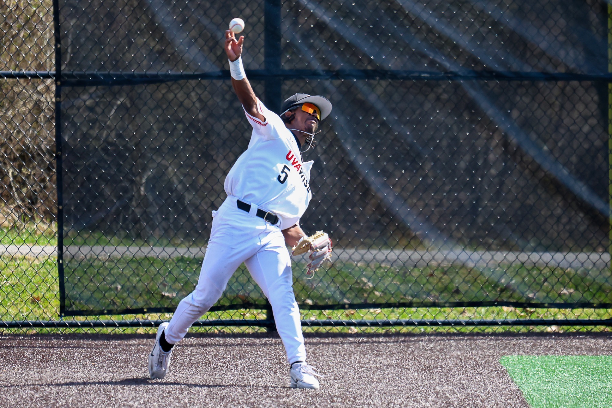 Bernard Creque throws the ball 