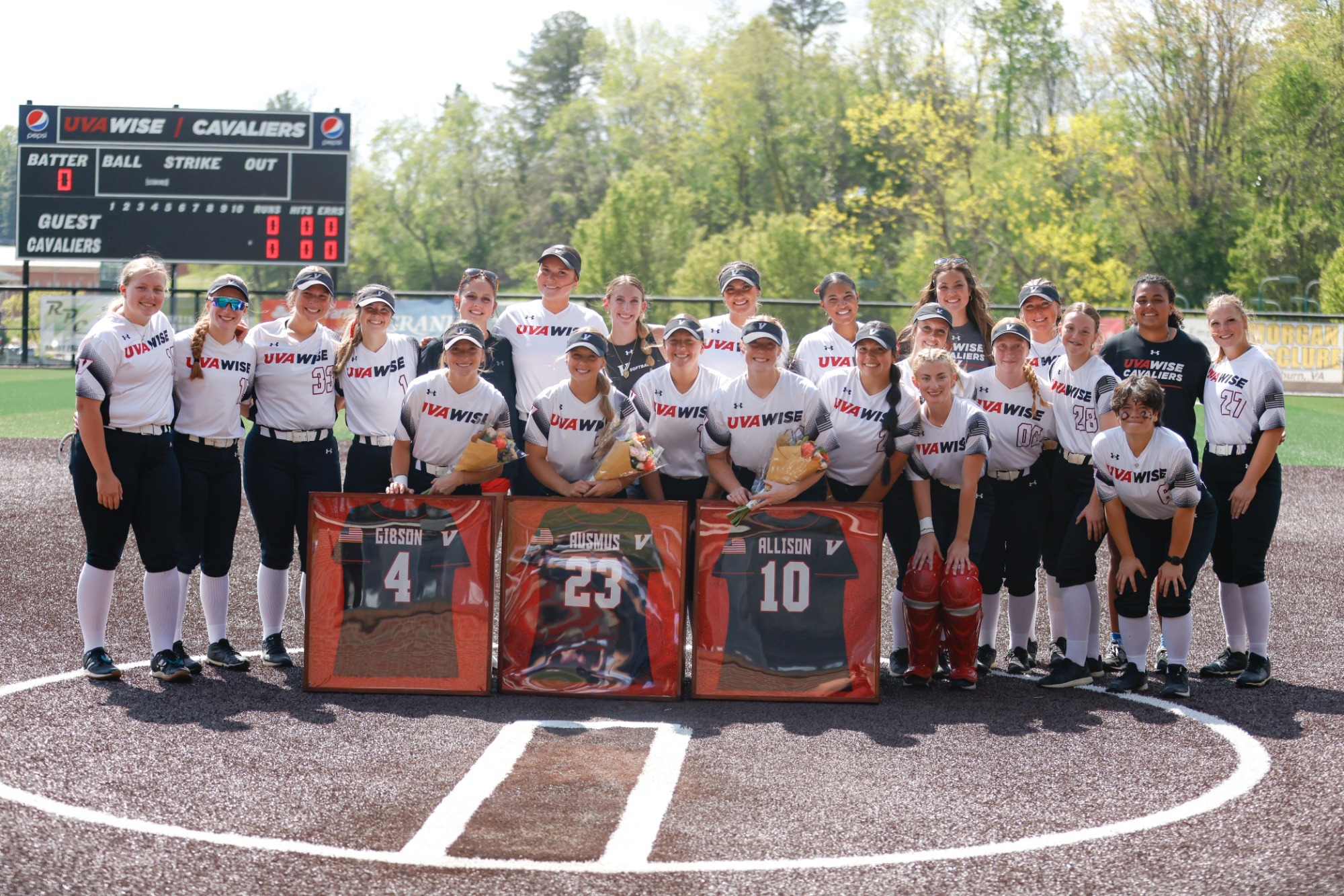 Softball Senior Day team photo - 2026