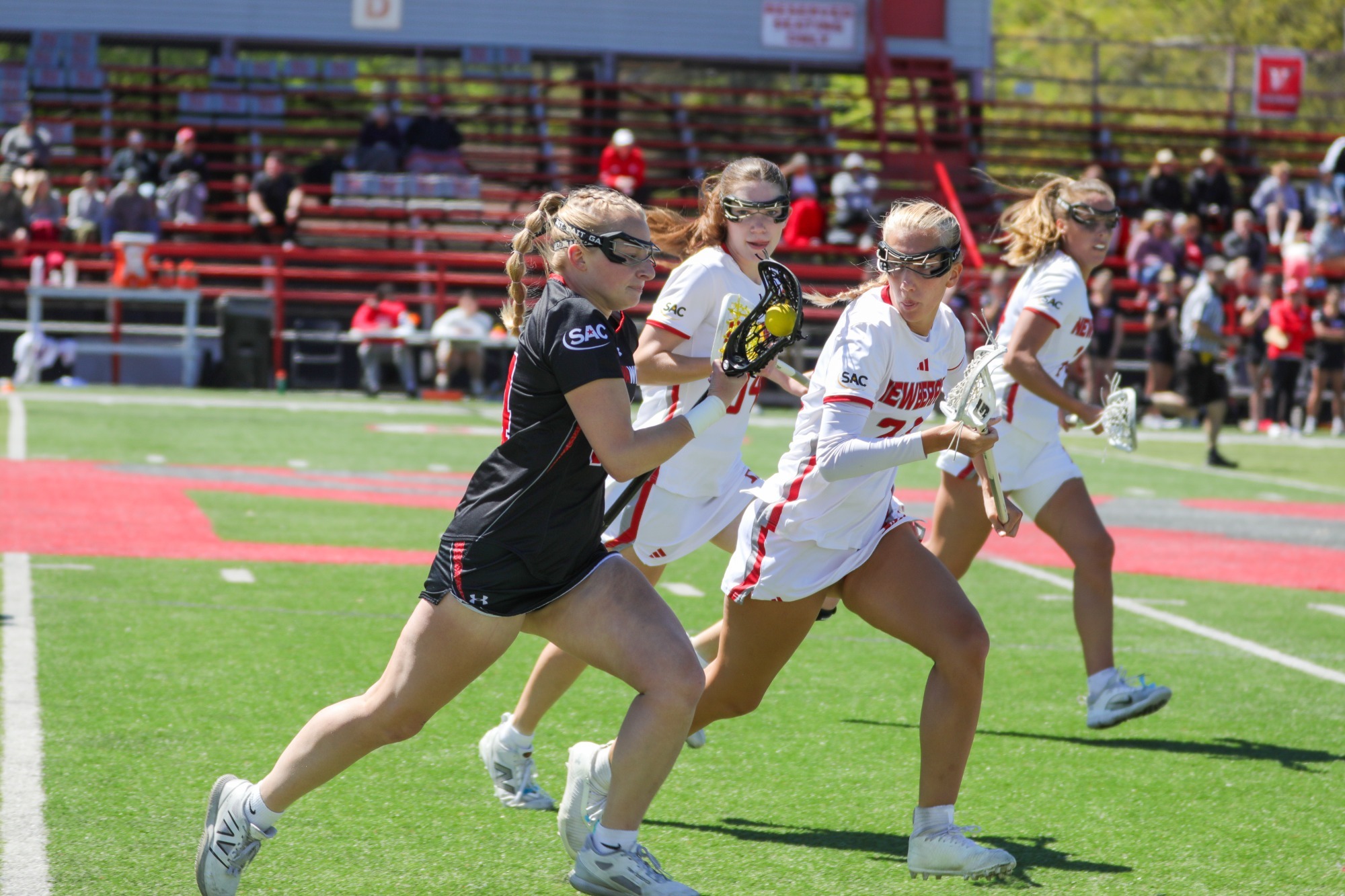 Riley Smith runs with the ball at Newberry - 2026