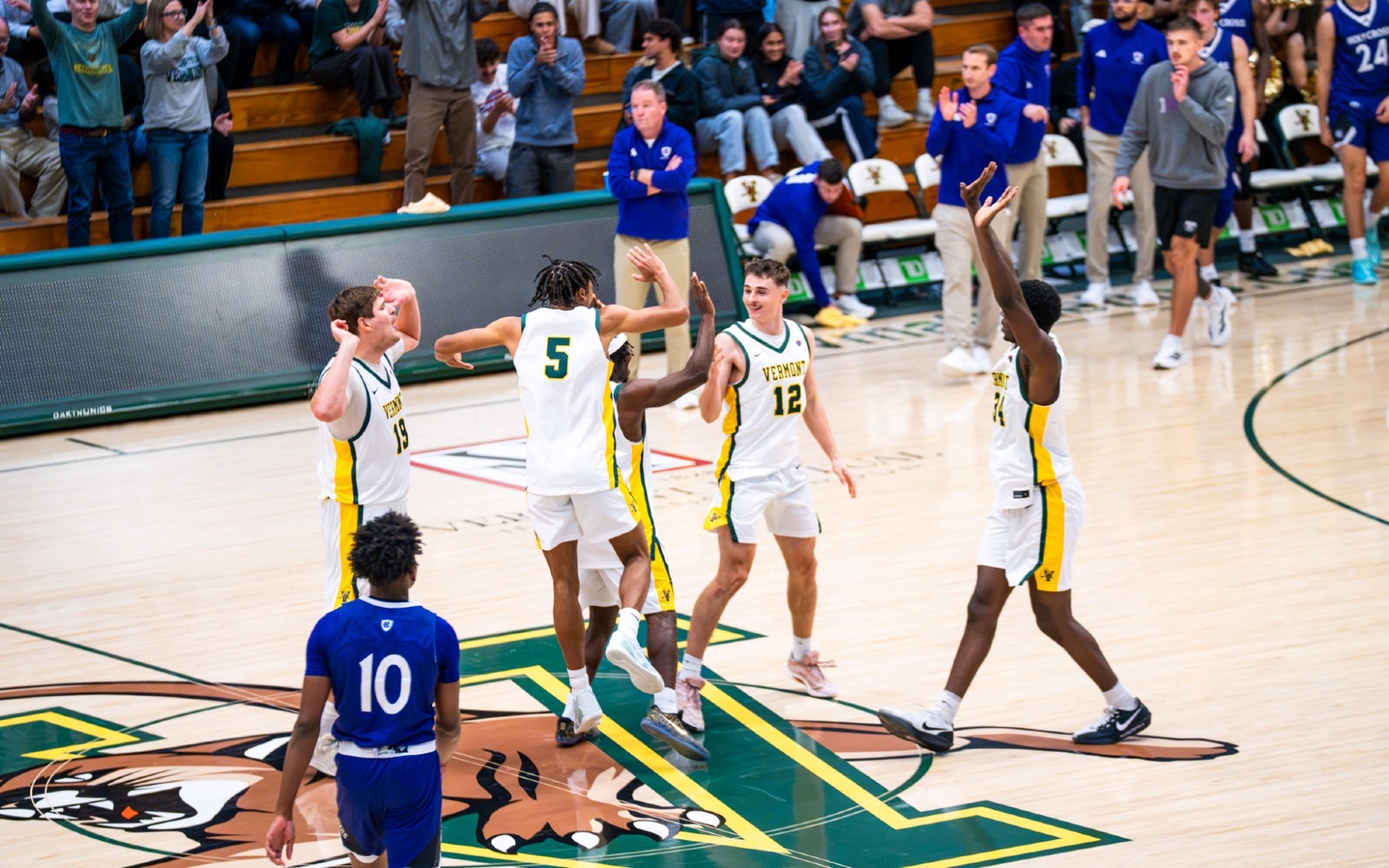 mbb preview vs Holy Cross