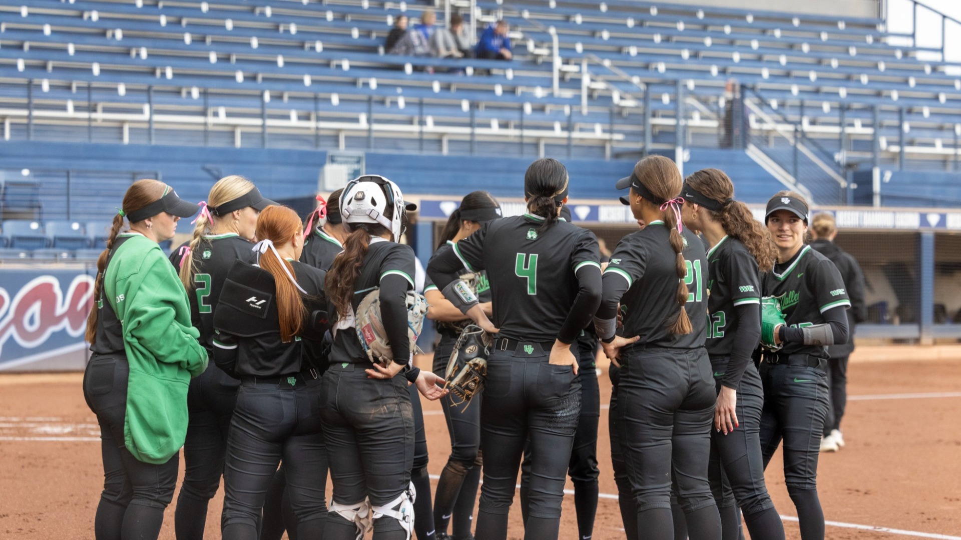 Team huddle vs Drake