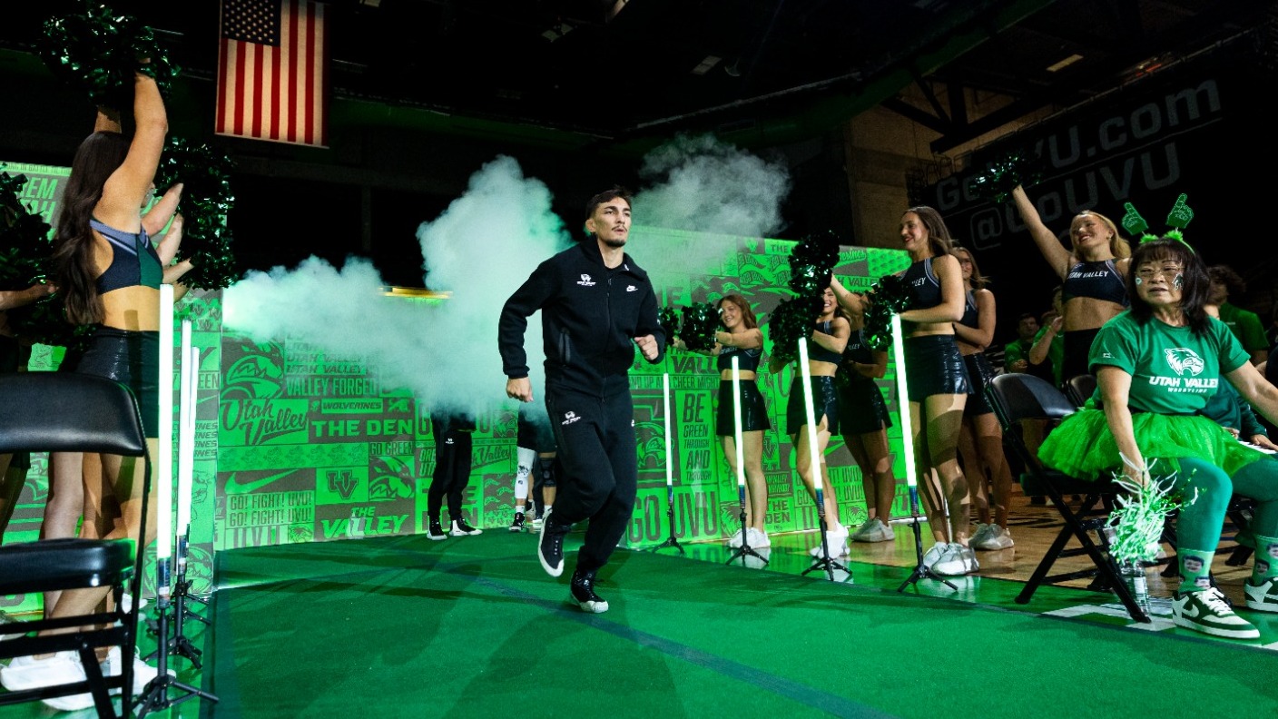 Haiden Drury runs out of the tunnel 