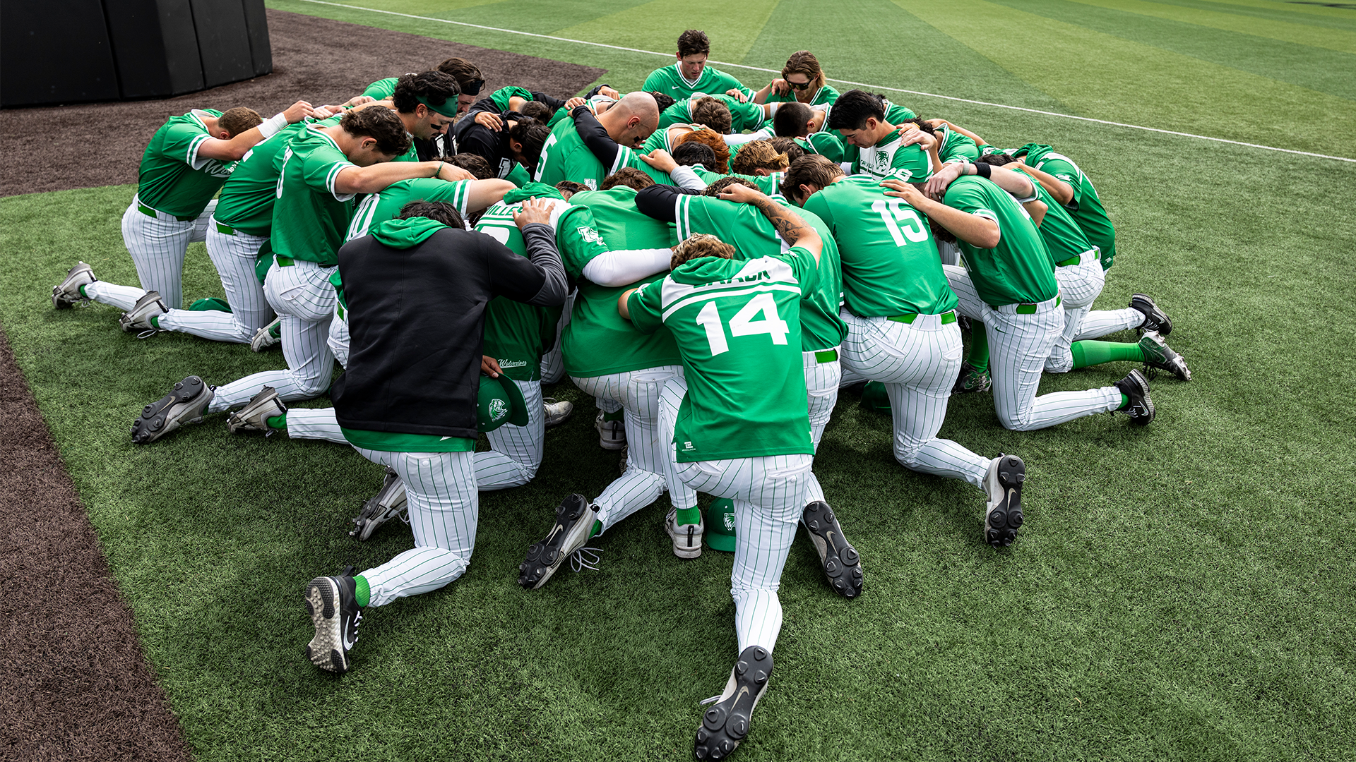 UVU Huddle before Utah game
