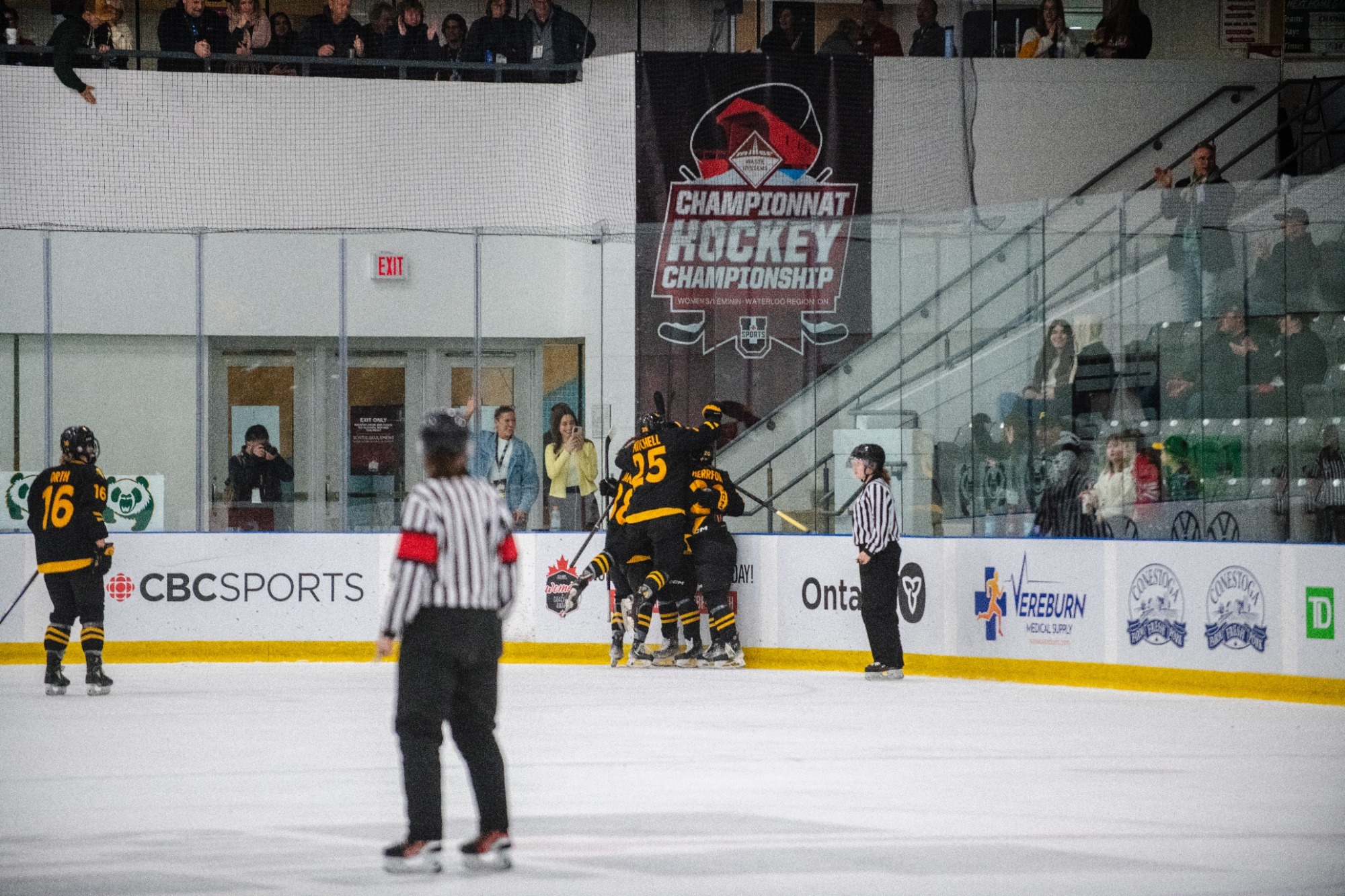 The Warriors celebrate a goal at the 2025 Miller Waste U SPORTS Women's Hockey 