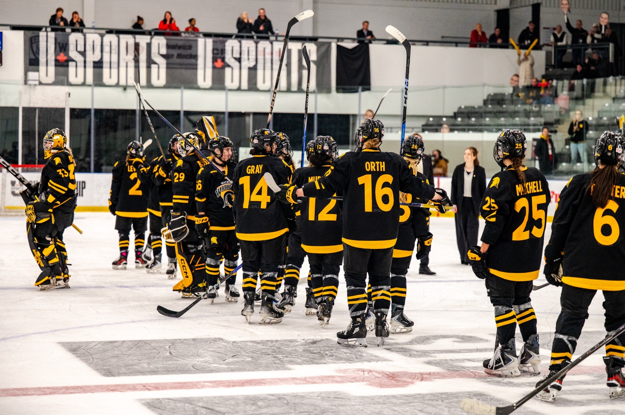 Warriors salute fans