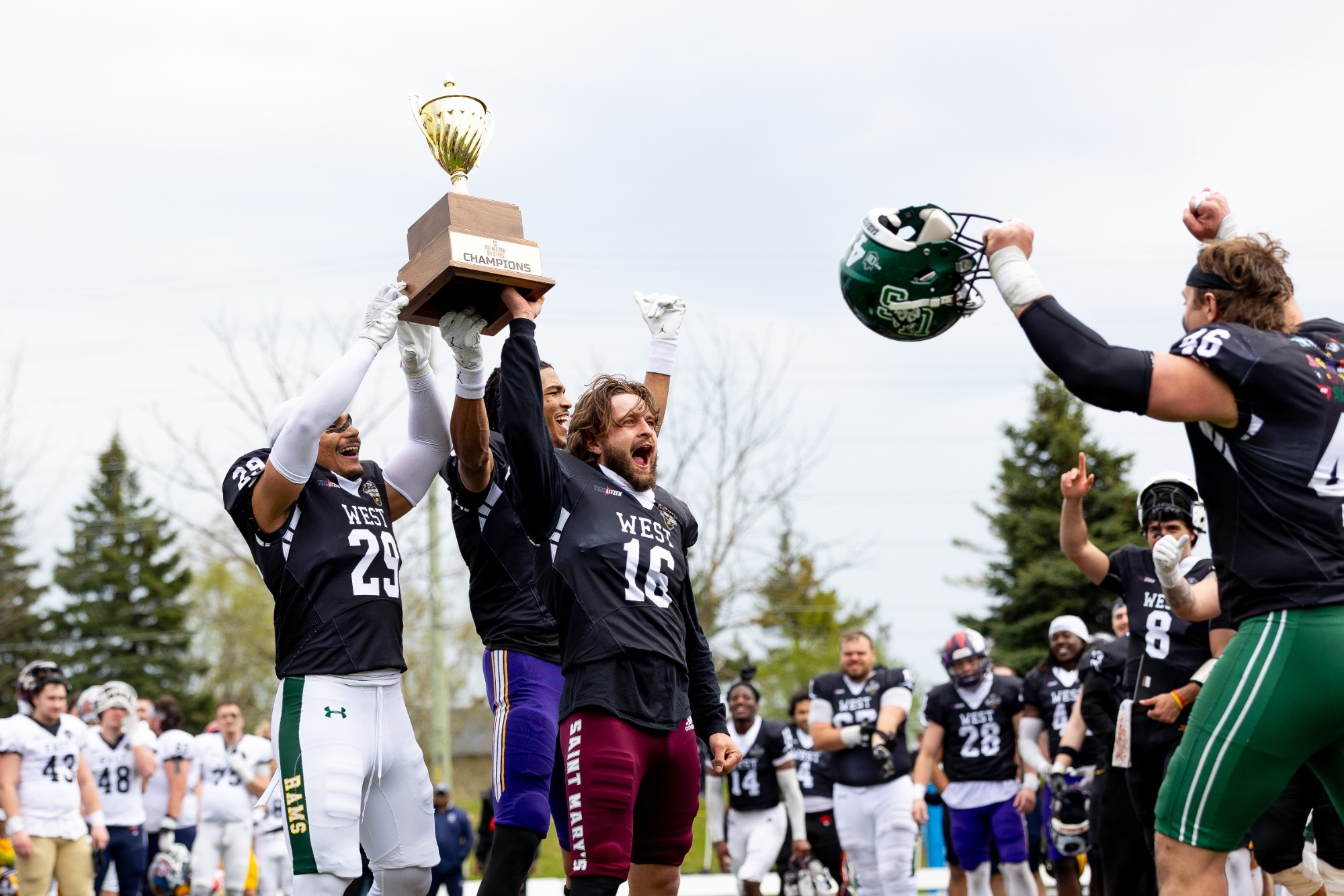 Team West celebrates winning the 2026 U SPORTS East-West Bowl