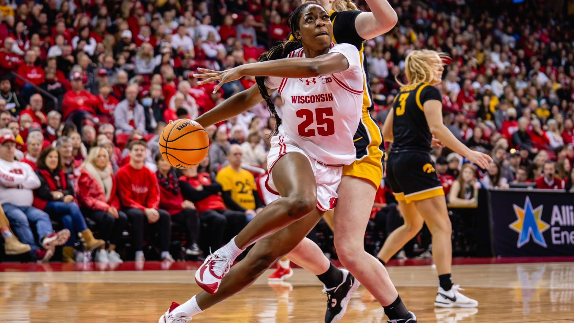 Serah Williams Women's Basketball Wisconsin Badgers