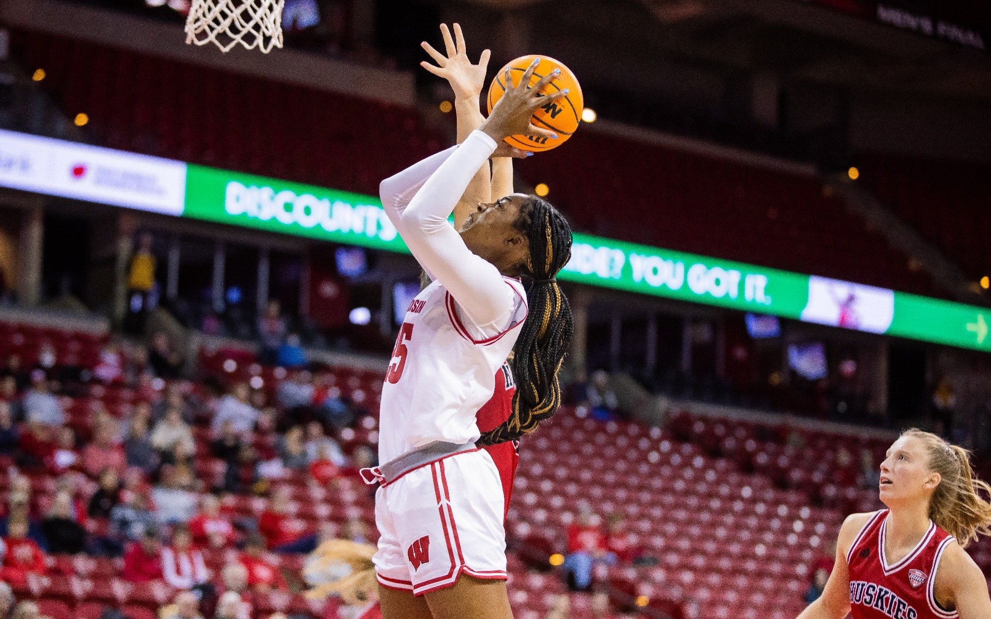 Serah Williams Women's Basketball Wisconsin Badgers