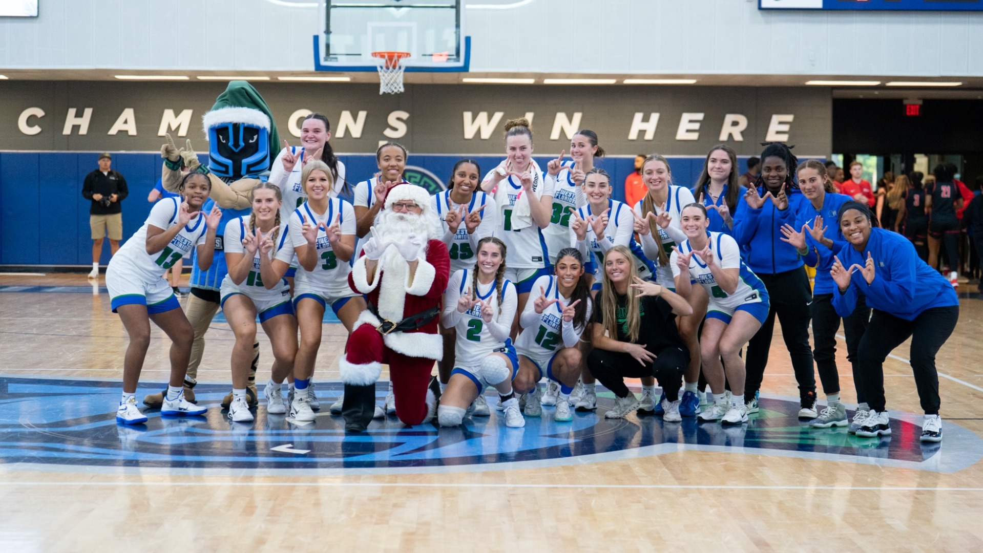 Women's Basketball - Holiday Game