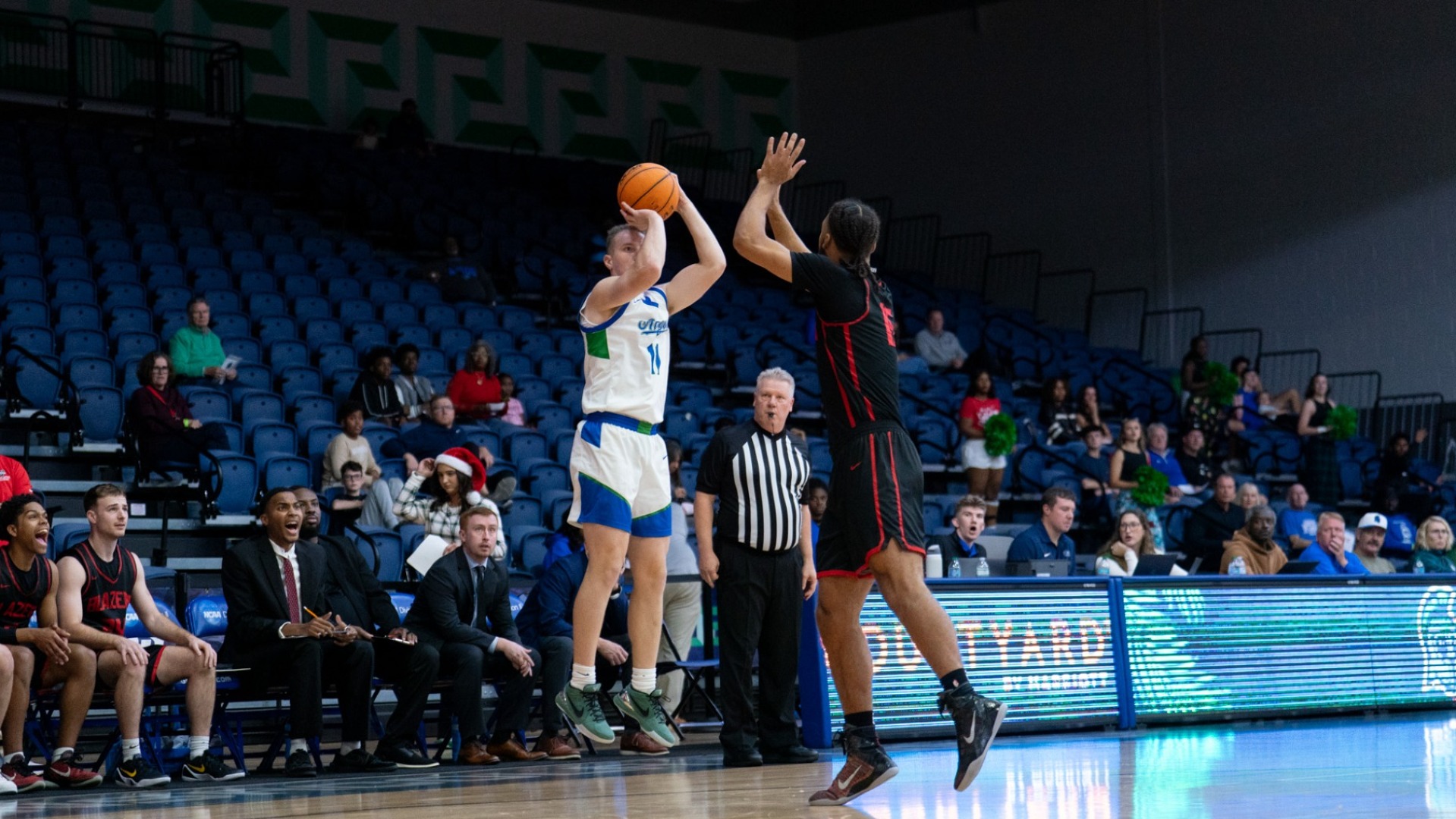 Men's Basketball - 12.13