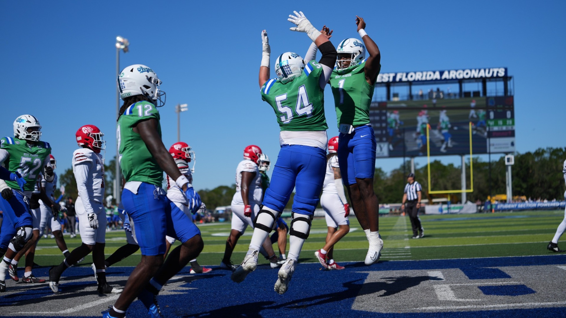 Dylan Lloyd Scores TD
