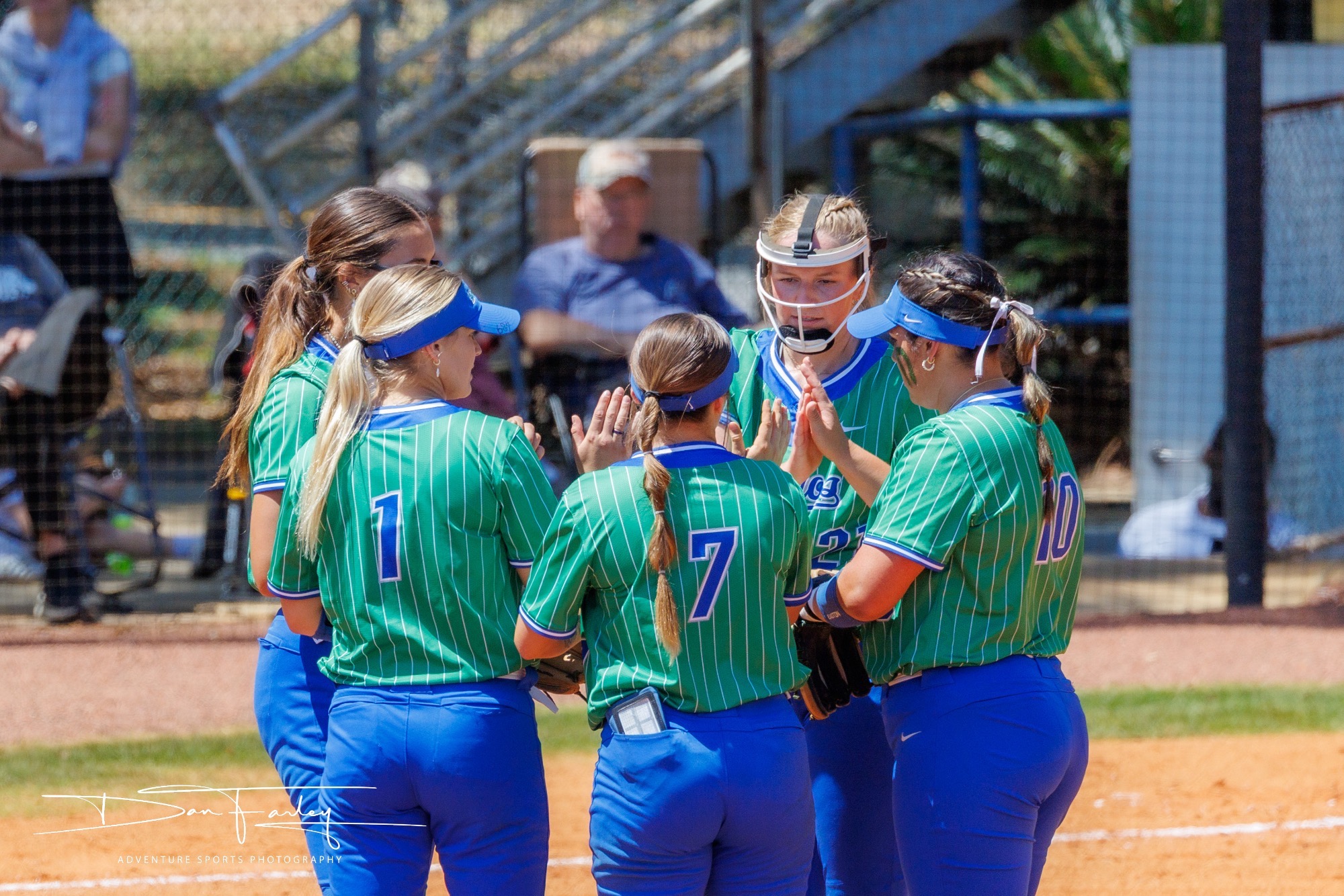 UWF huddle up