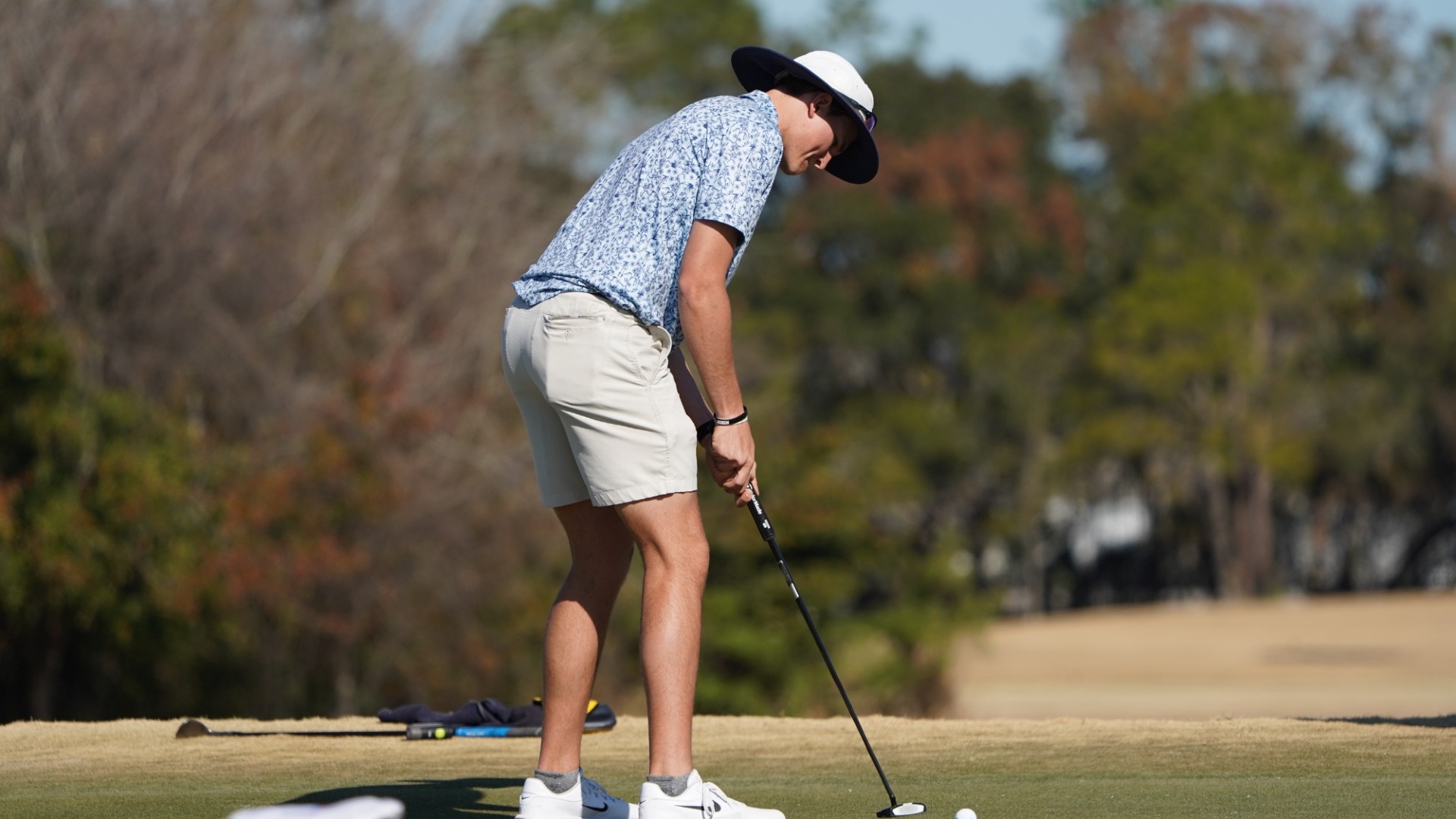 Cooper Tendick making a putt