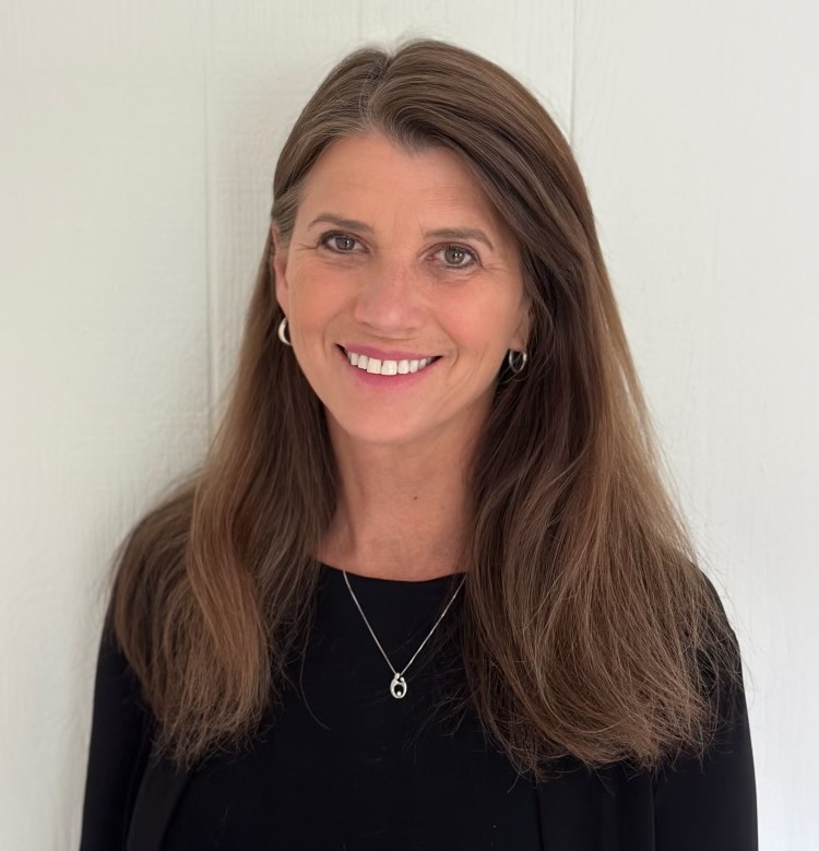 Maureen lewis temp headshot