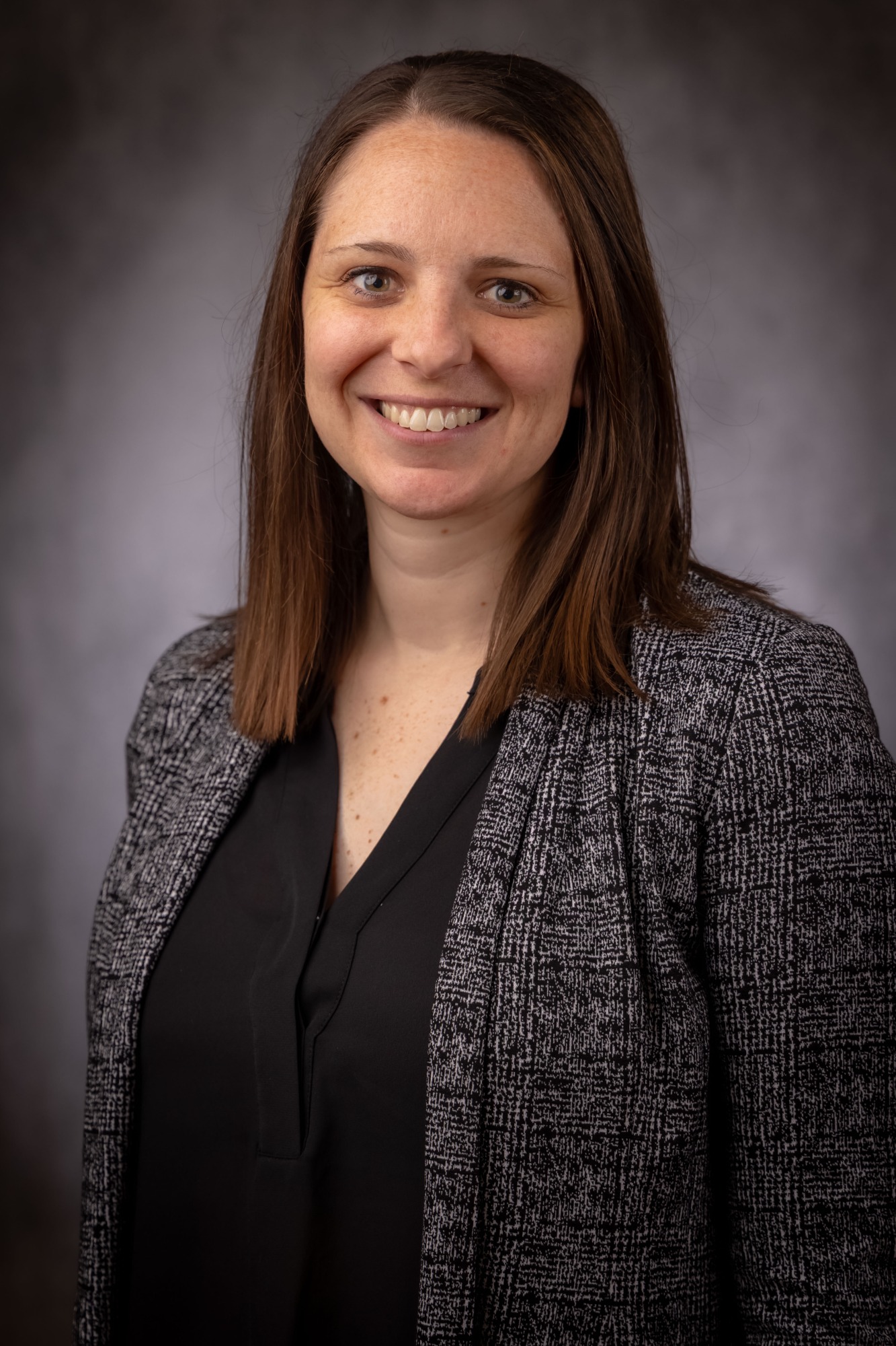Carley Neumann Headshot