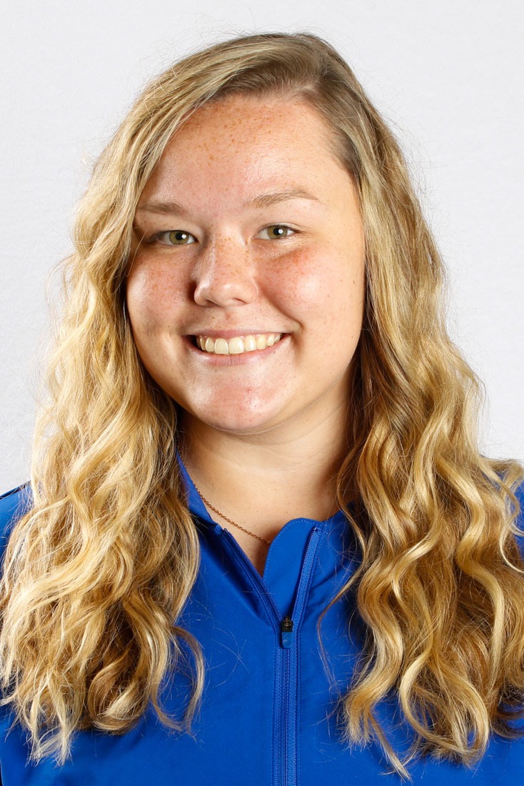 Maddie Moss Headshot