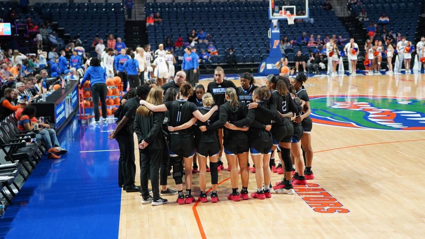 WBB team huddle at UF                     
