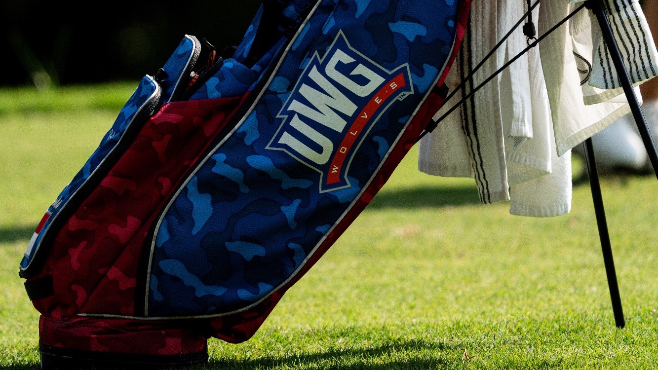 A red and blue UWG golf bag.