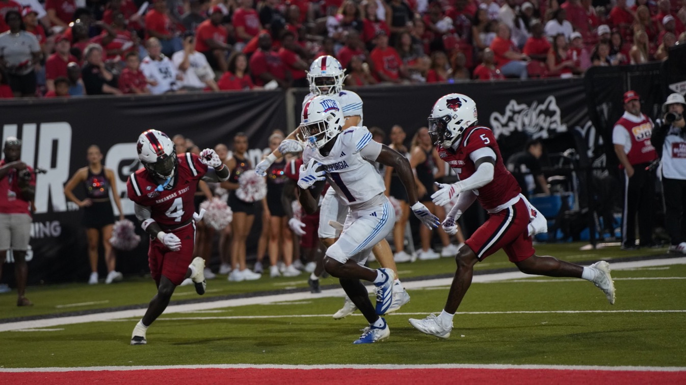 TJ Lockley scores a touchdown in a UWG football game against Arkansas State.
