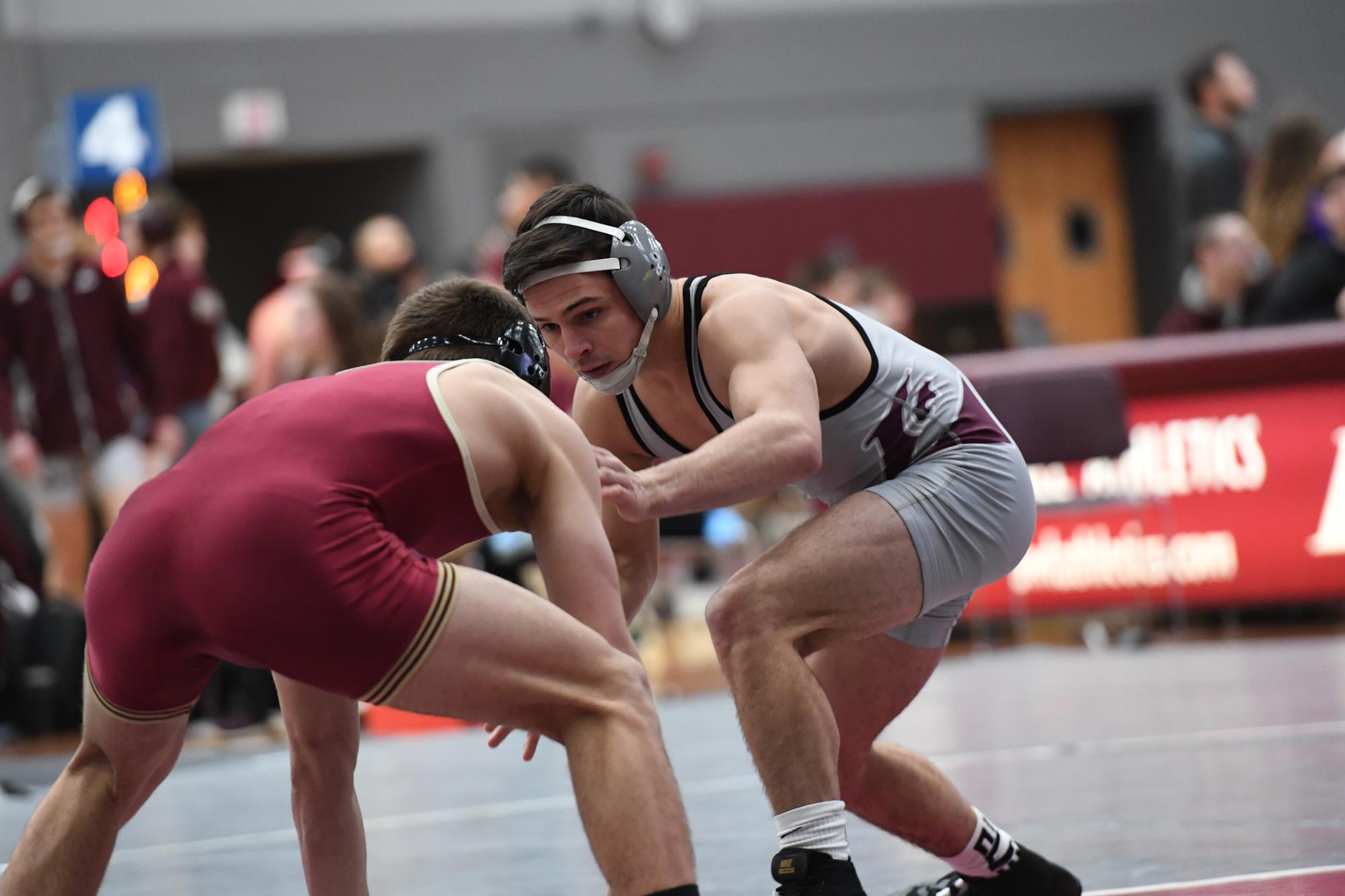 Wrestling Drops Pair of Matches at La Crosse Duals University of