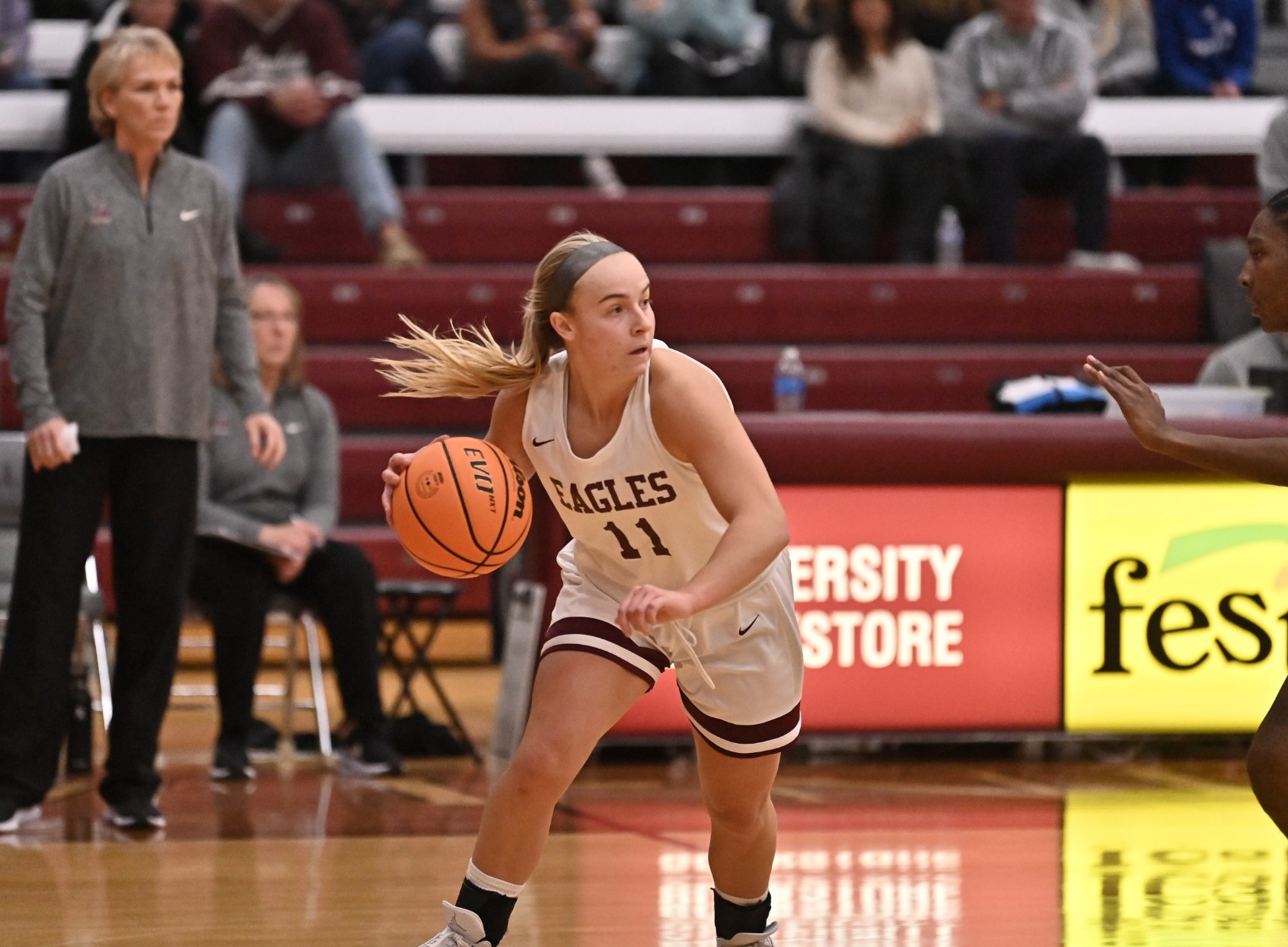 Second Half Run Leads UWEau Claire to Win over UWL University of