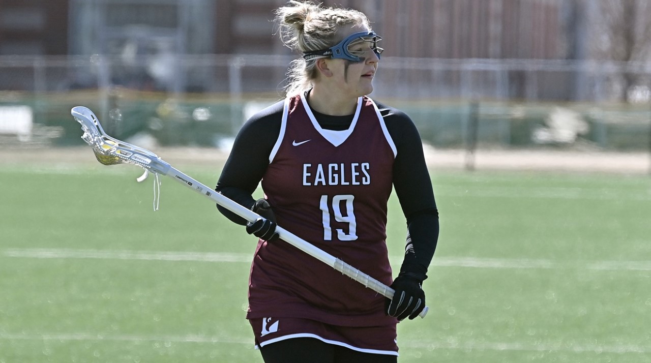 Eight Players Score in Victory at Edgewood University of Wisconsin La