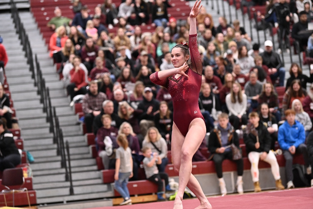 UWL Sets Facility Record; Earns Dual Win over UWOshkosh University