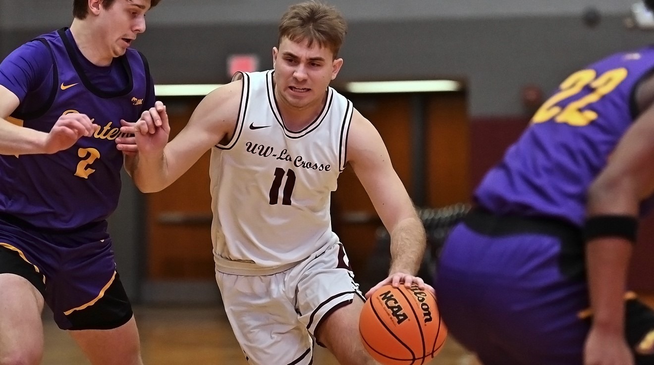 Derousseau Hits Game-Winner in Double Overtime Victory over UW-Stevens ...