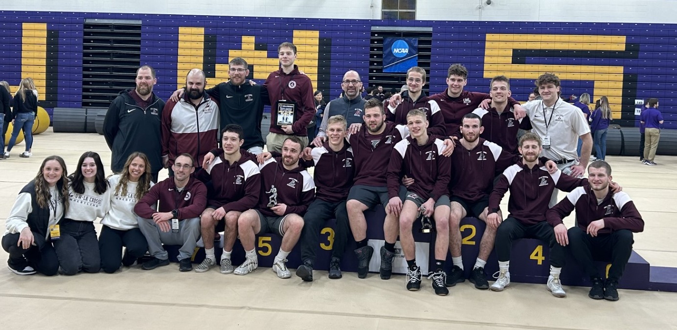 UWL Places Second at NCAA III Regional; Seven Advance to NCAA