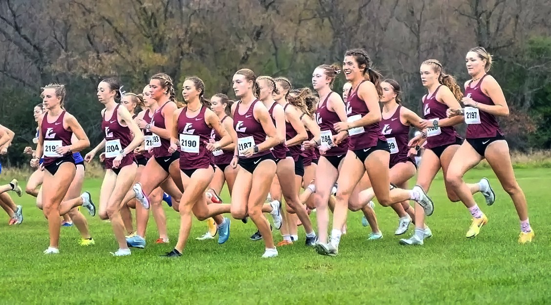 Women's Cross Country Group Action Photo