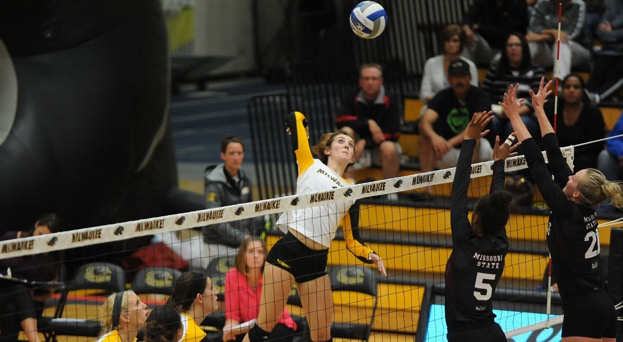 Taylor Mansfield 2016 Women's Volleyball Milwaukee Athletics