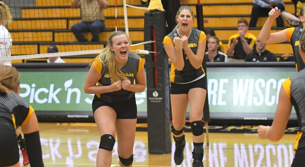 Sydney Book 2016 Women's Volleyball Milwaukee Athletics