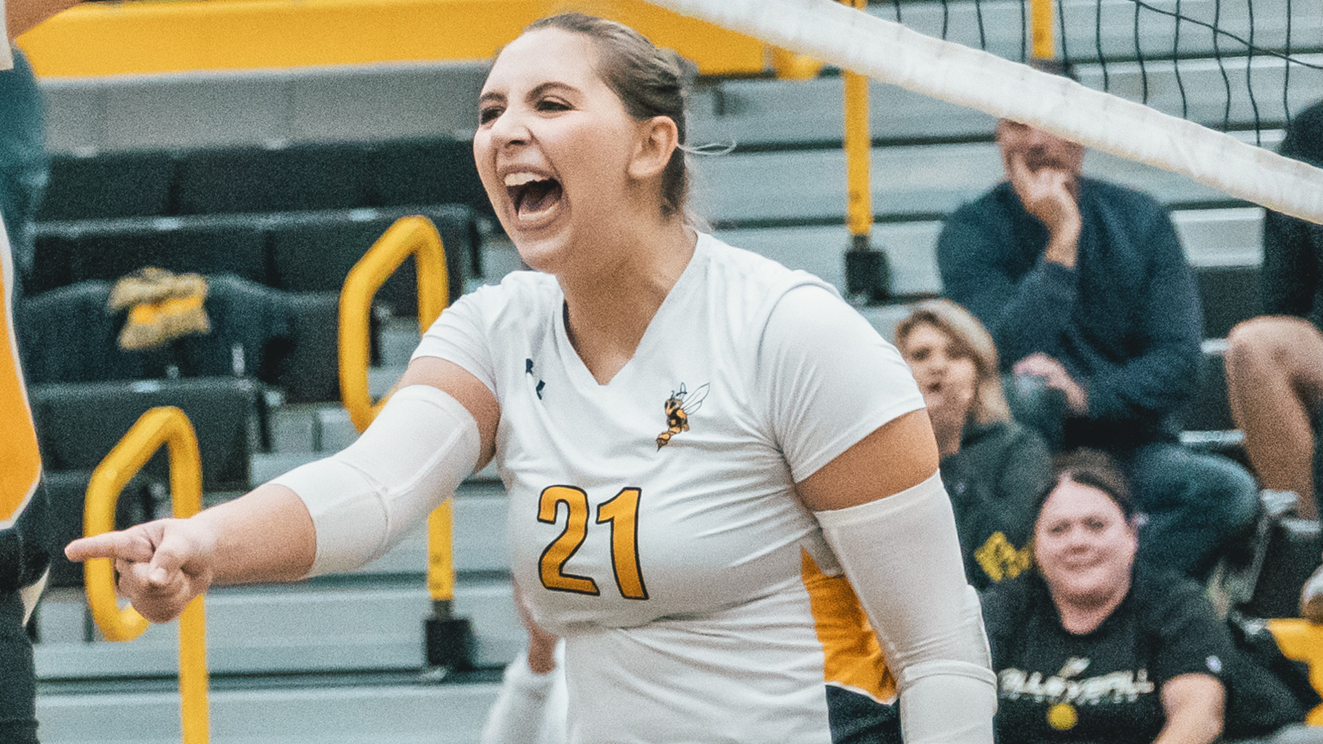 Yellowjackets Lock Up Second Seed in UMAC Tournament with Crown Sweep