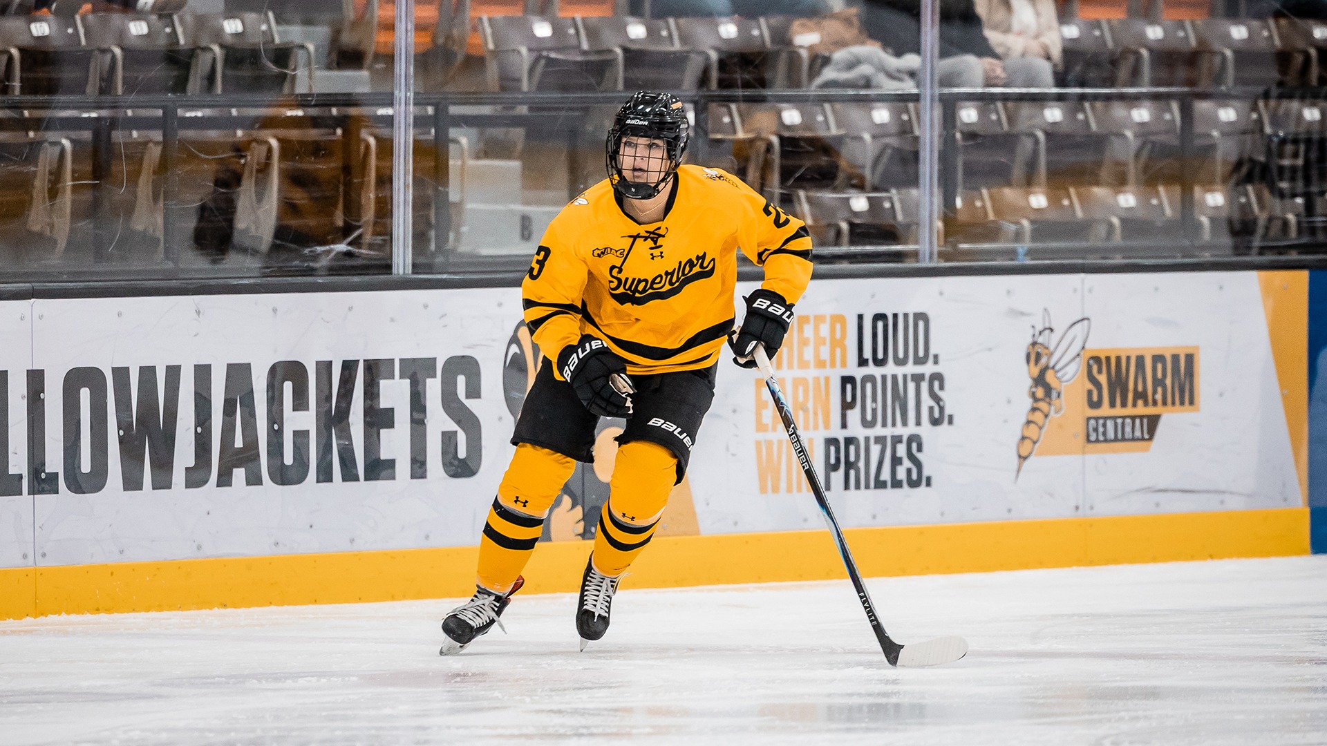 Aylie Dahl skates in game against UW-Eau Claire.