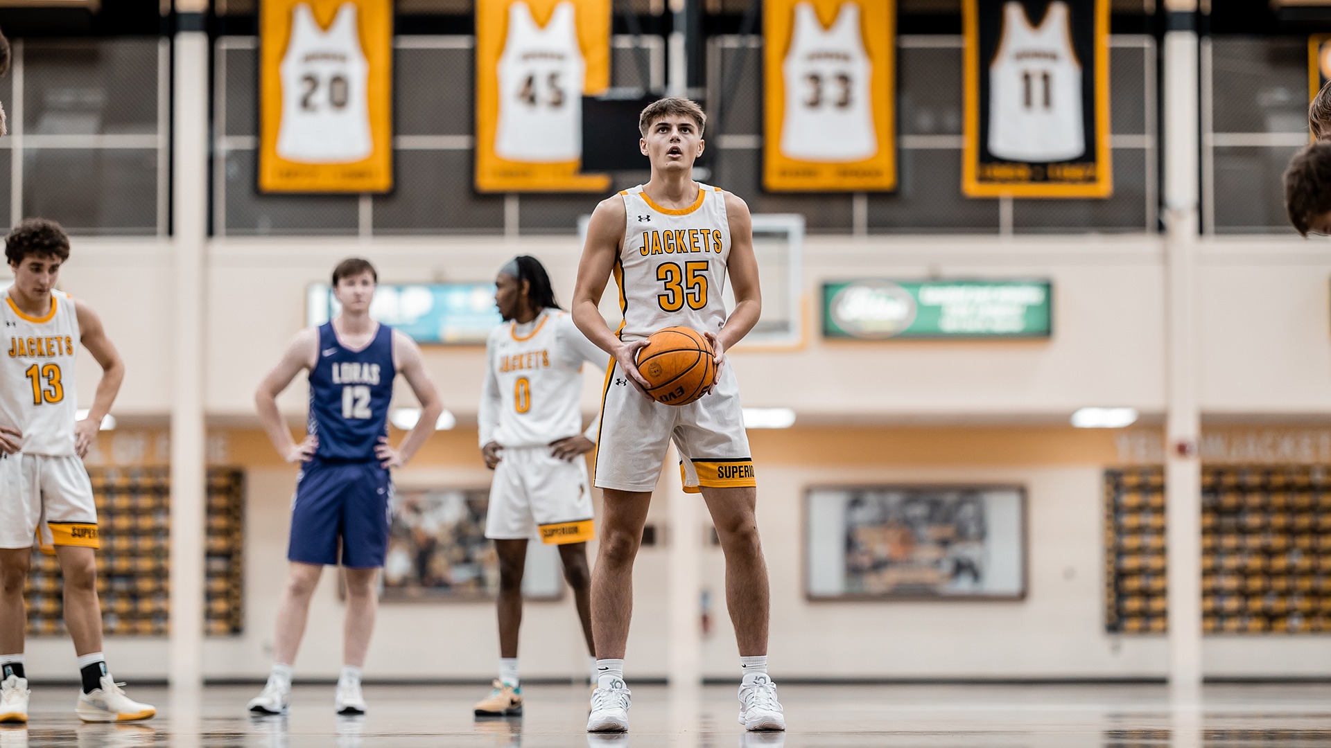 Landen Thomer gets set to attempt a free throw. 
