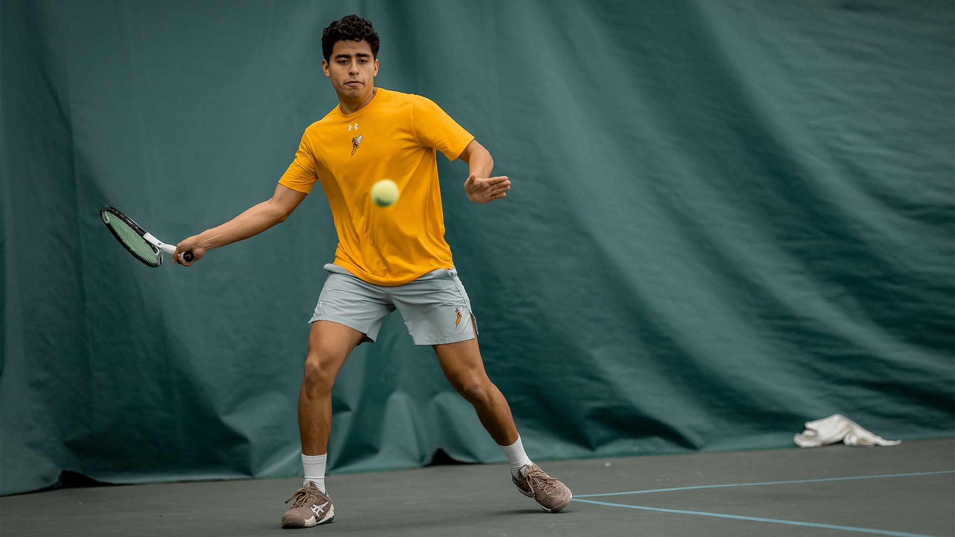Mateo Abarca Pino sending a forehand shot.